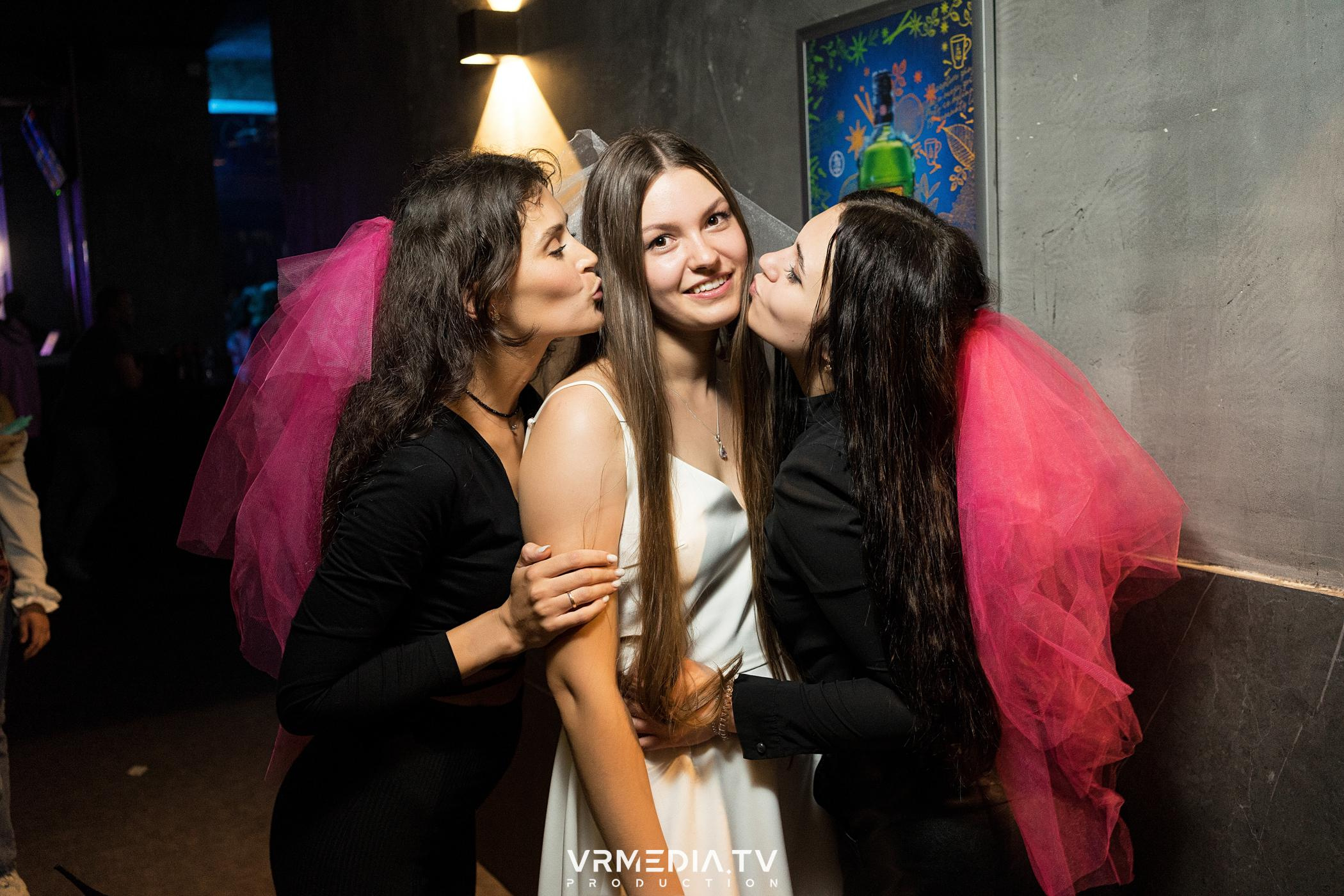 Выходные в баре «DOSKI»