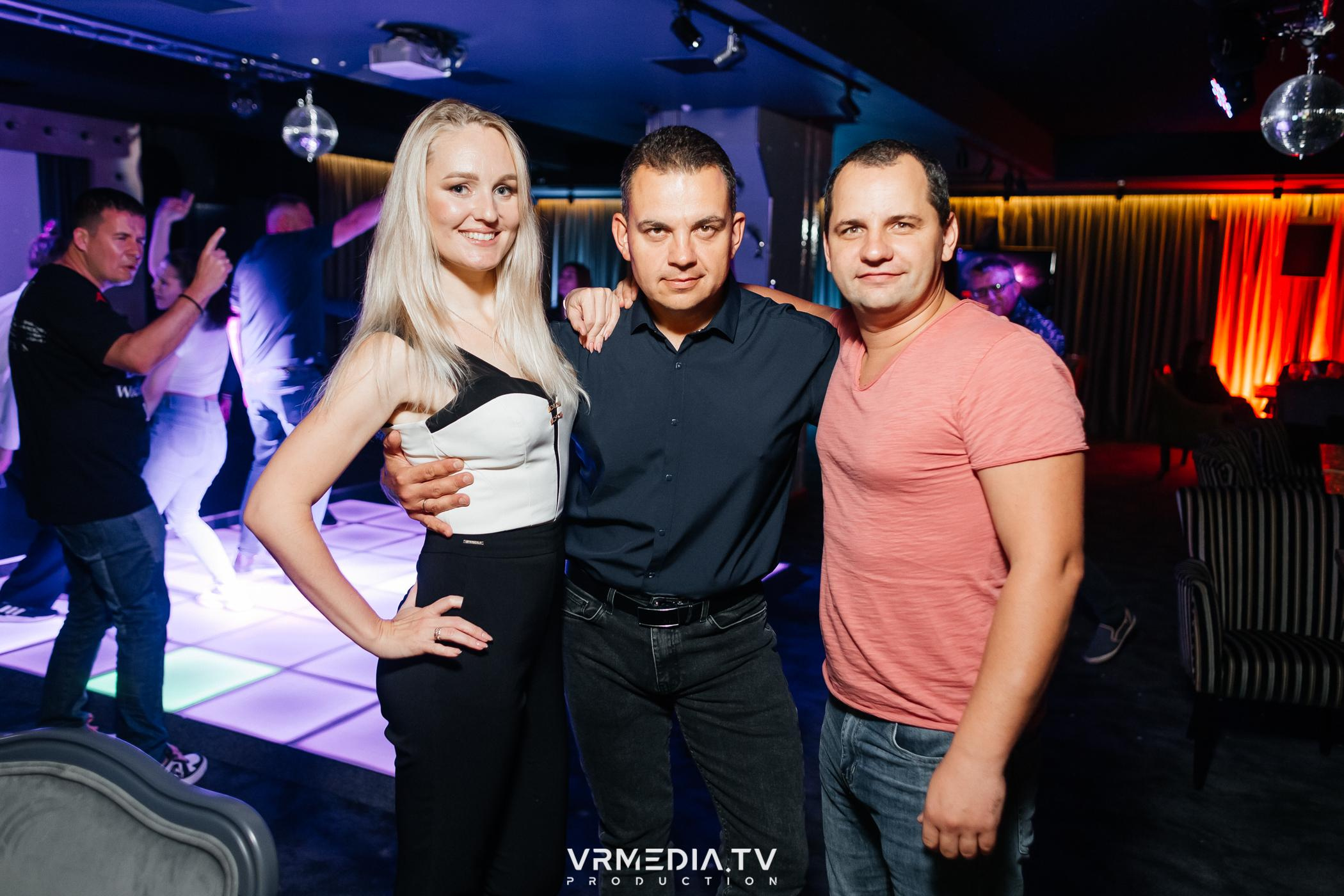 DANCE COCTAIL в караоке-баре «Volna»