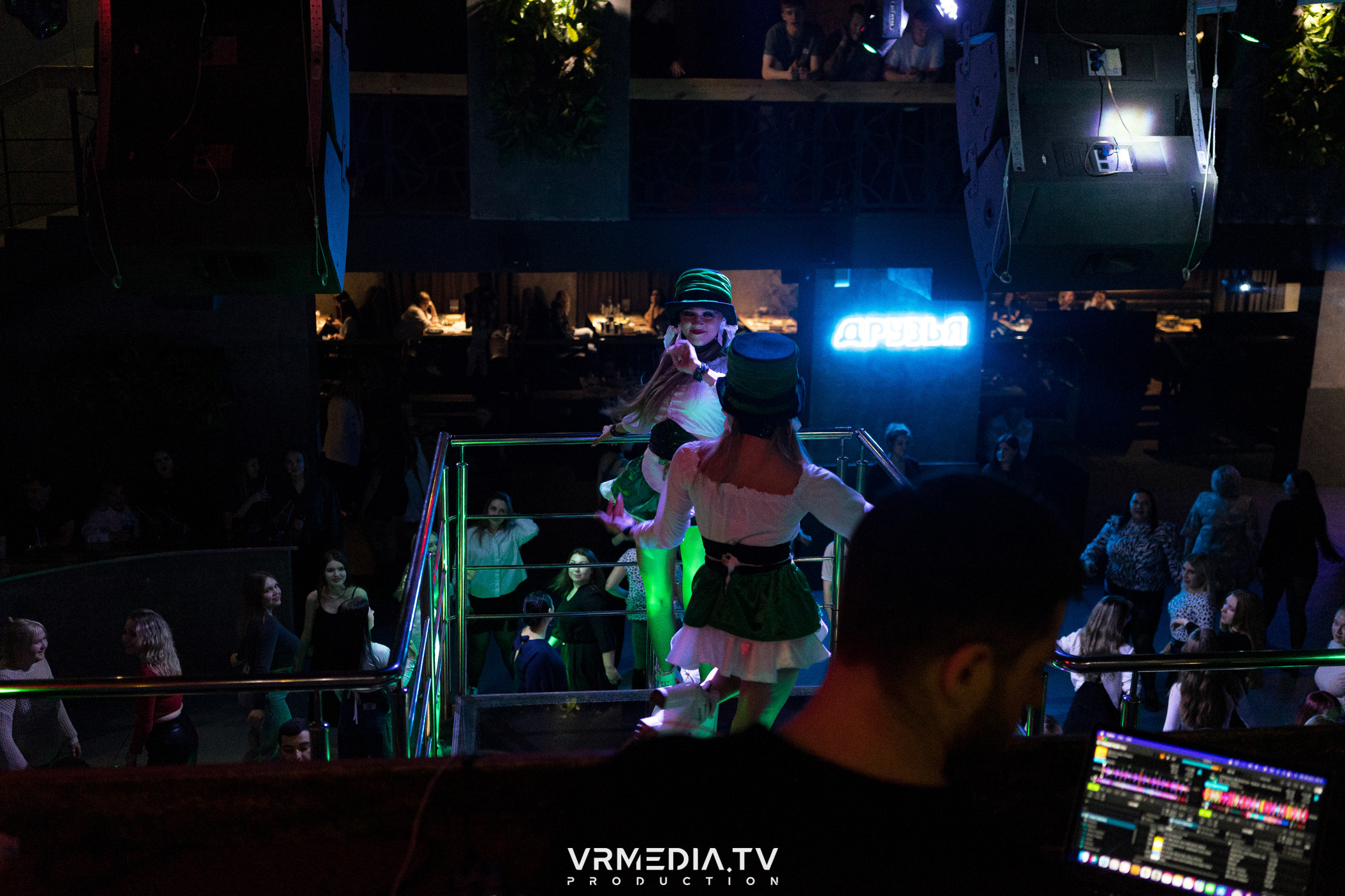 Октоберфест в баре «Друзья»