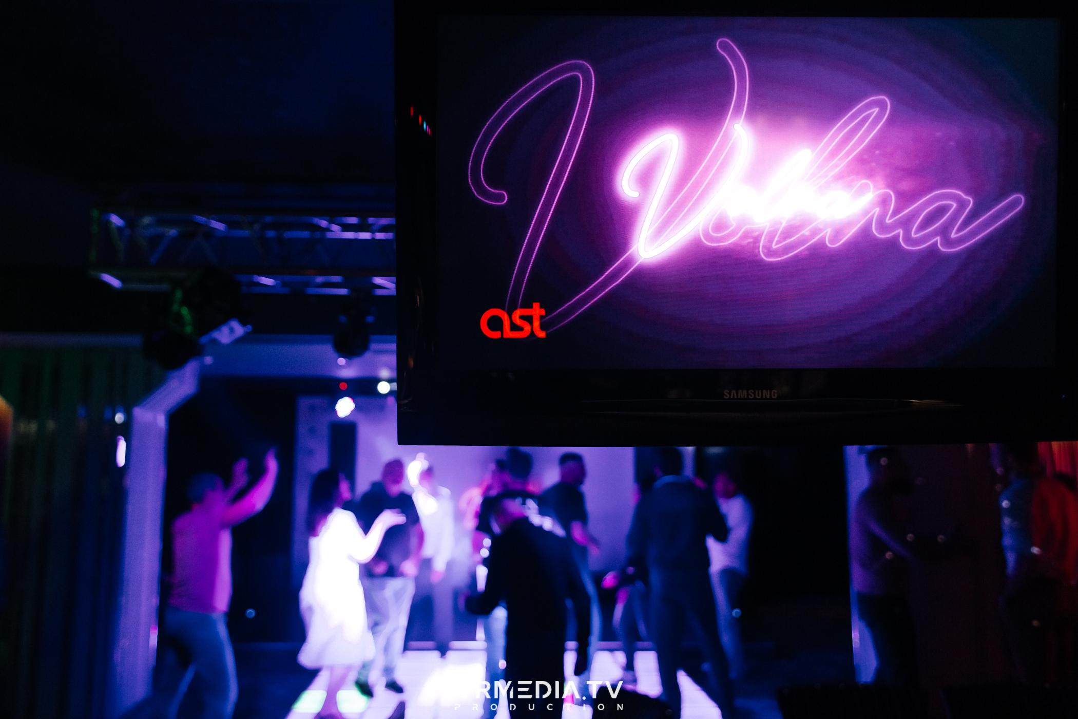 DANCE COCTAIL в караоке-баре «Volna»