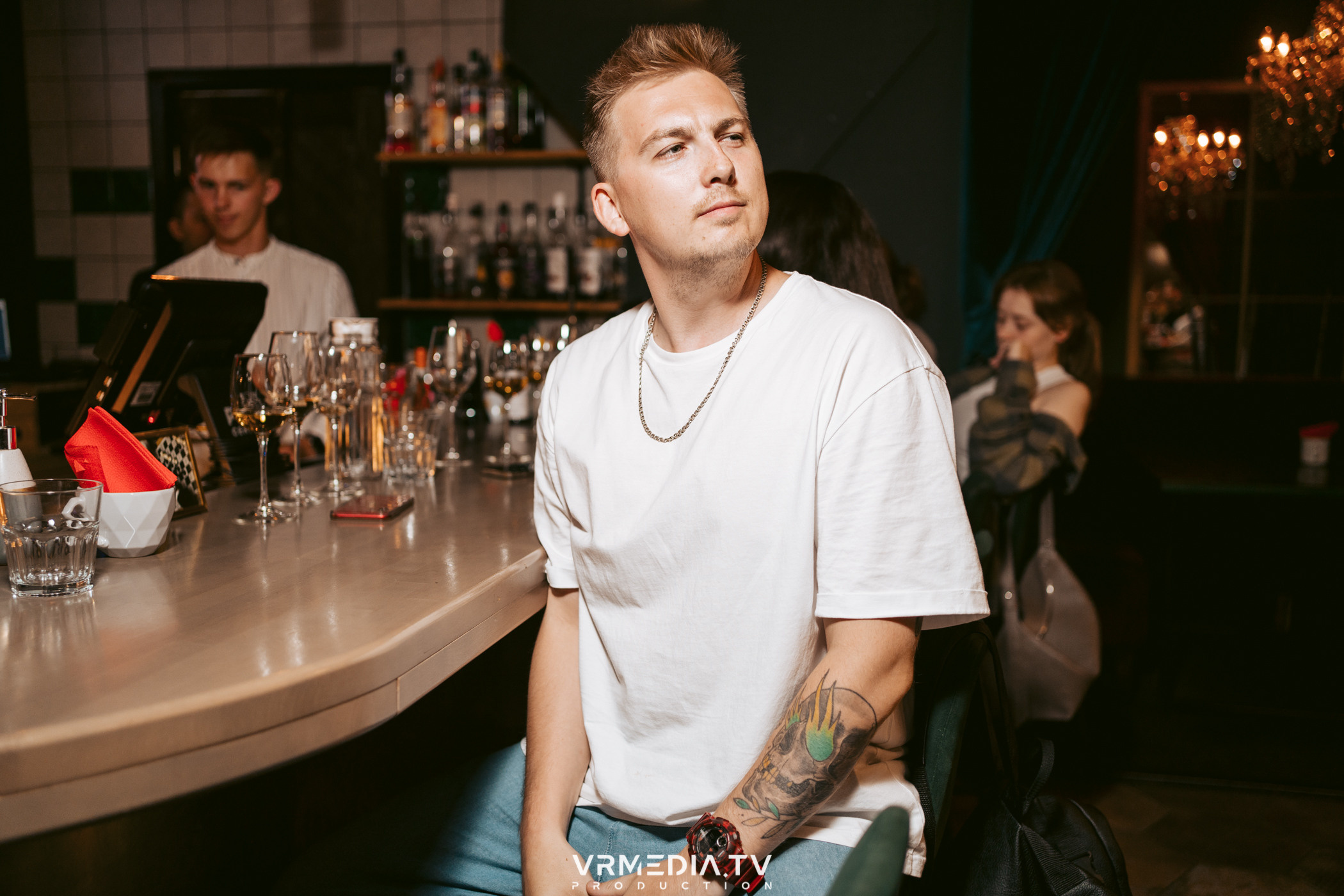 Стихи и Вино в баре «Supreme»