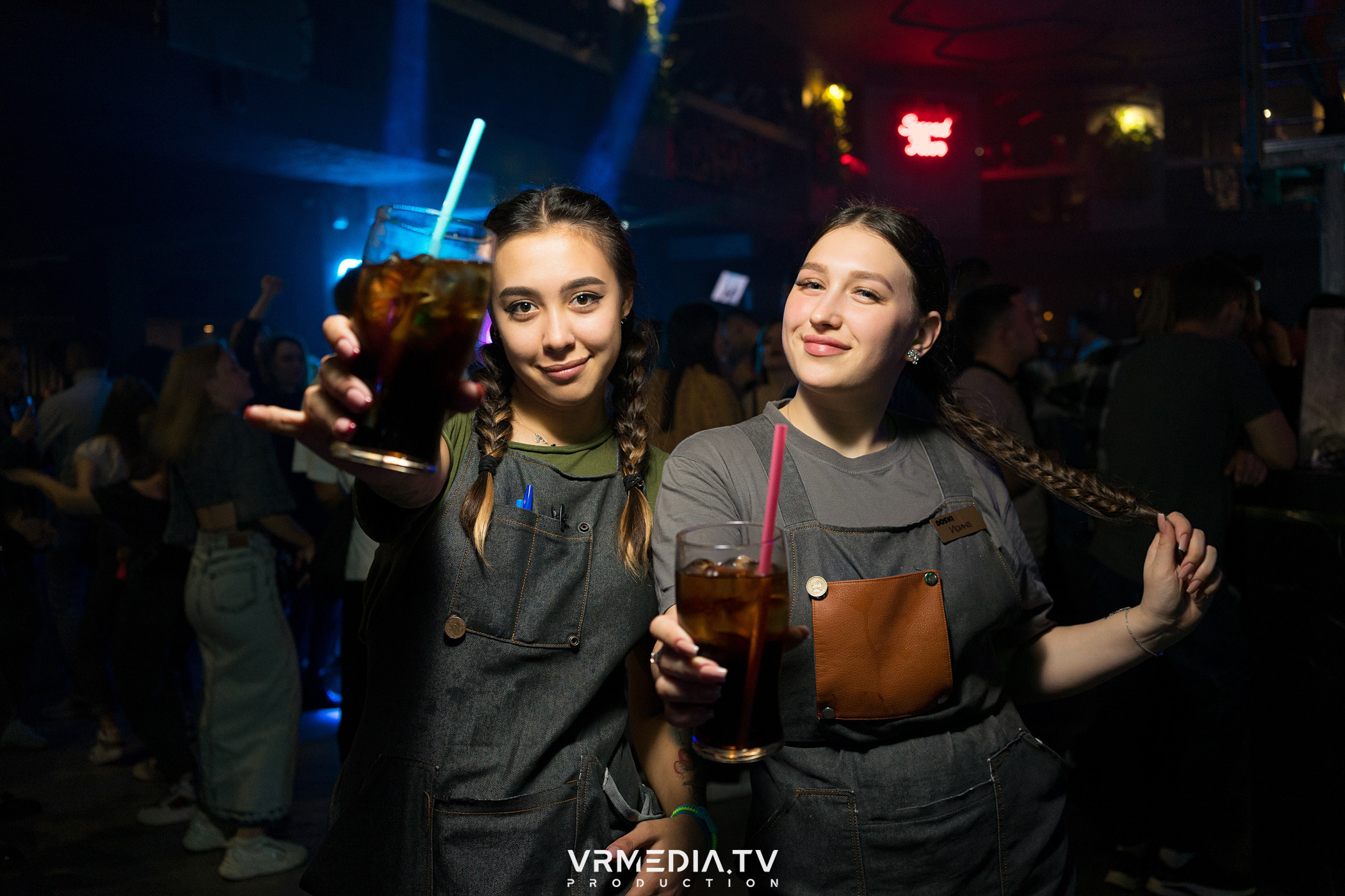 Выходные в баре «Друзья»