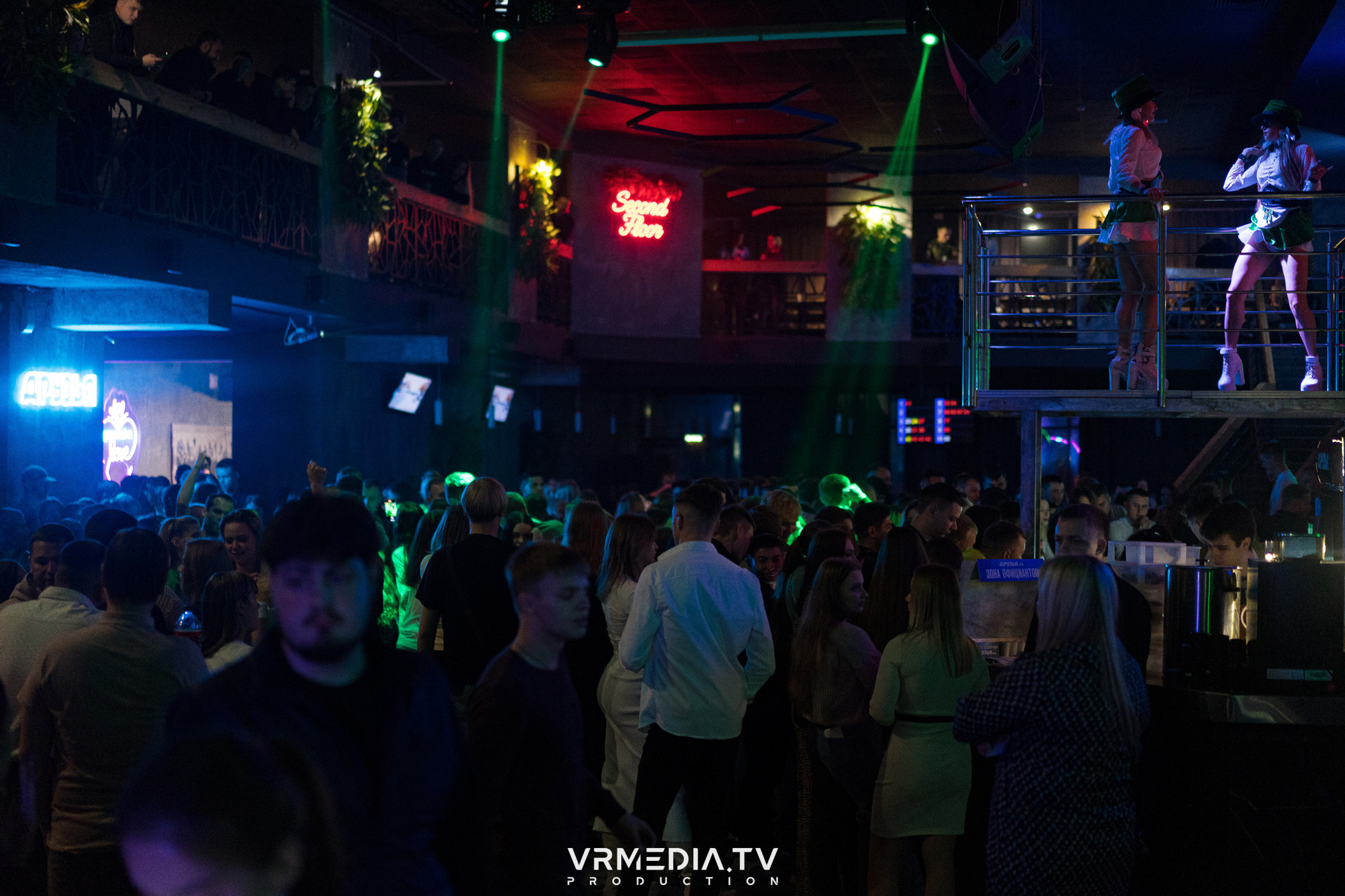 Октоберфест в баре «Друзья»