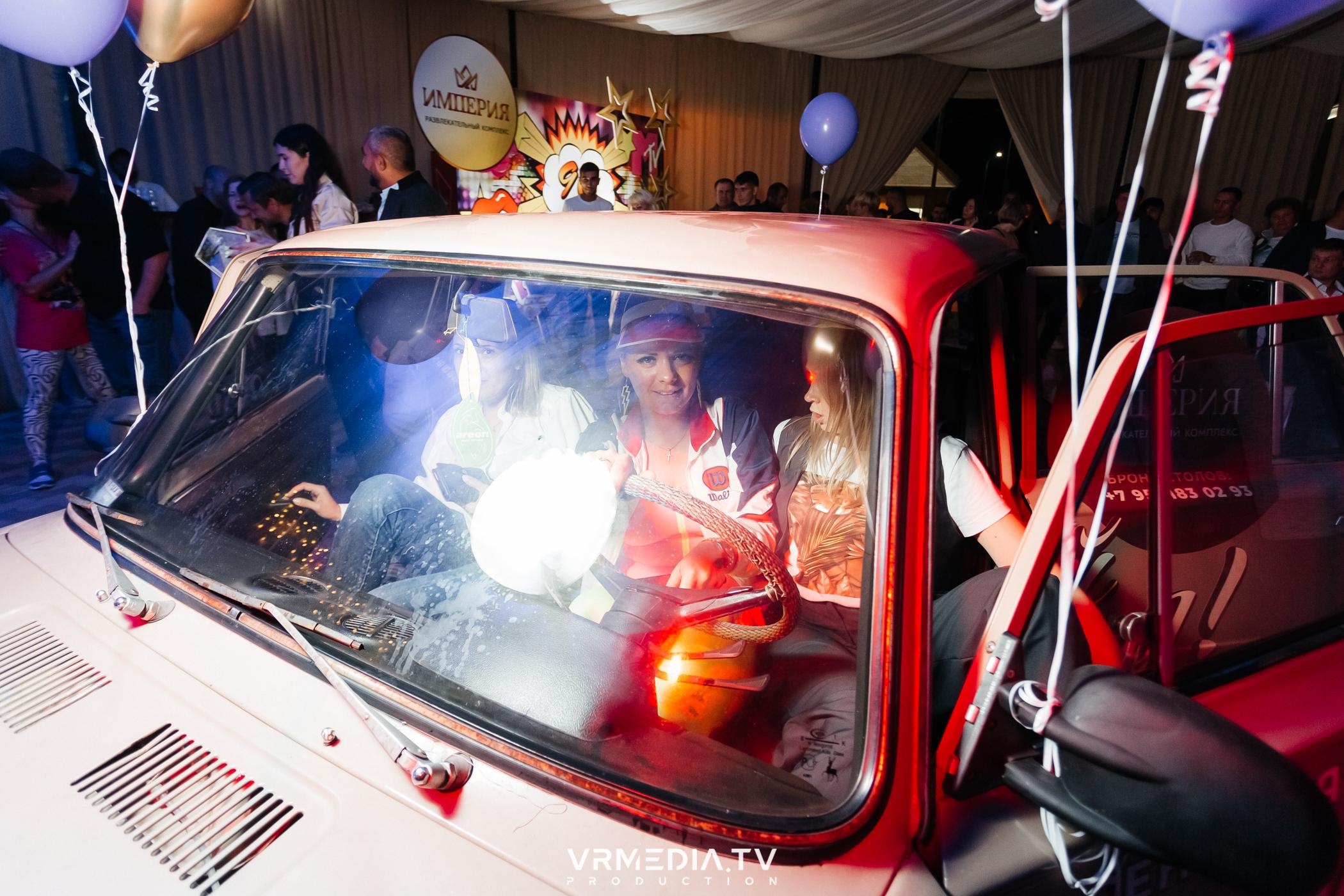 Дискотека 90-х в ресторане «Империя»