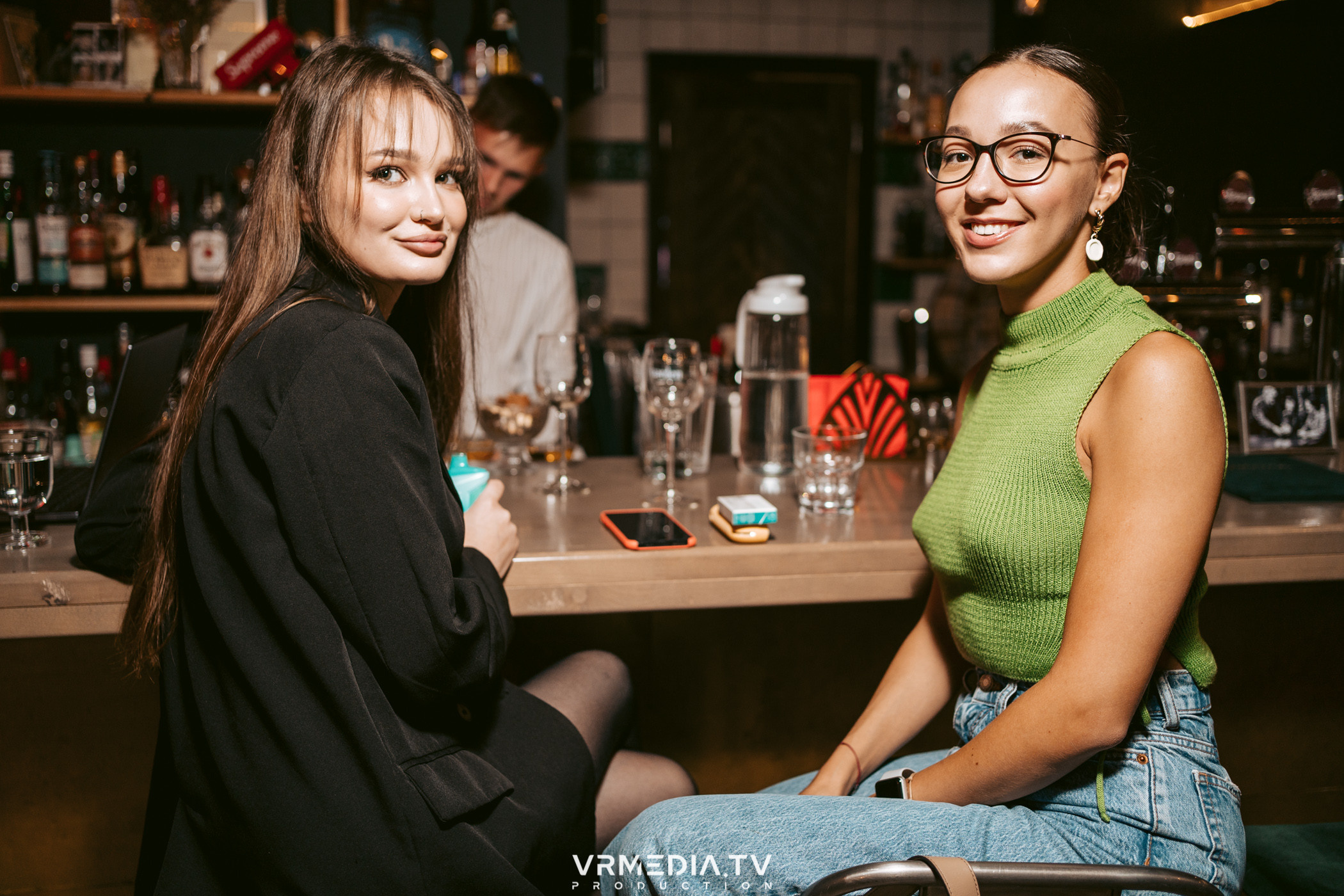 Стихи и Вино в баре «Supreme»