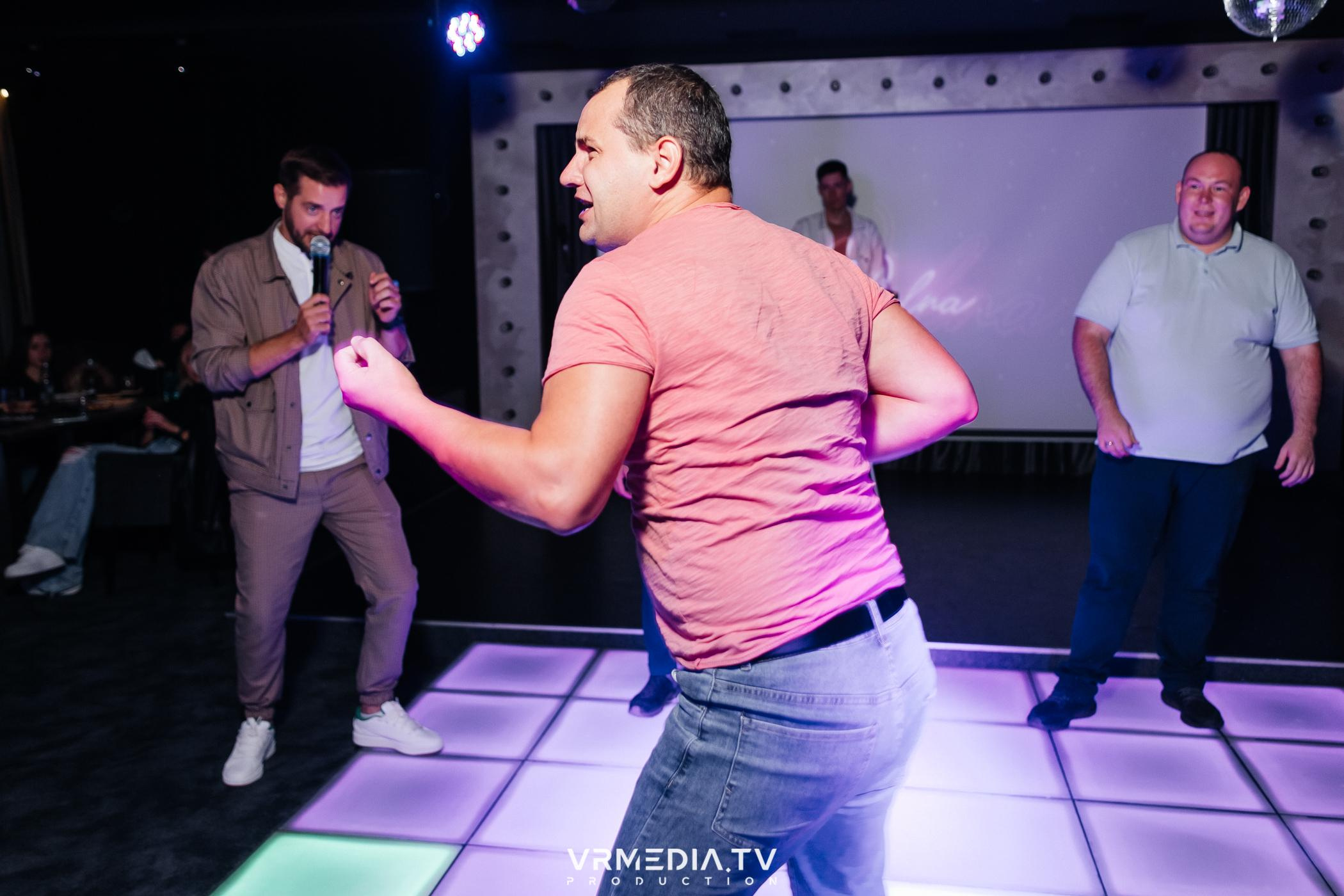 DANCE COCTAIL в караоке-баре «Volna»