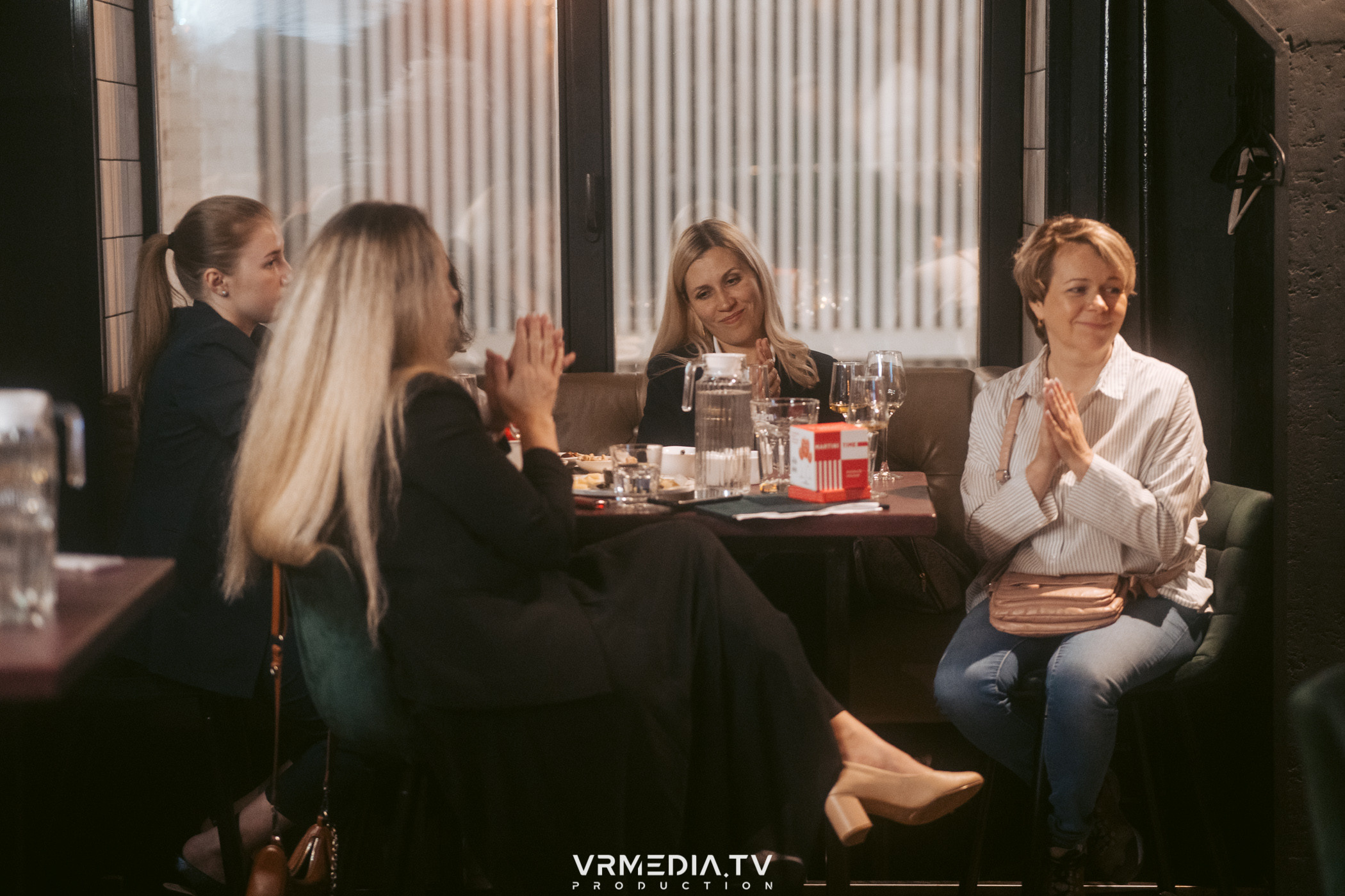 Стихи и Вино в баре «Supreme»