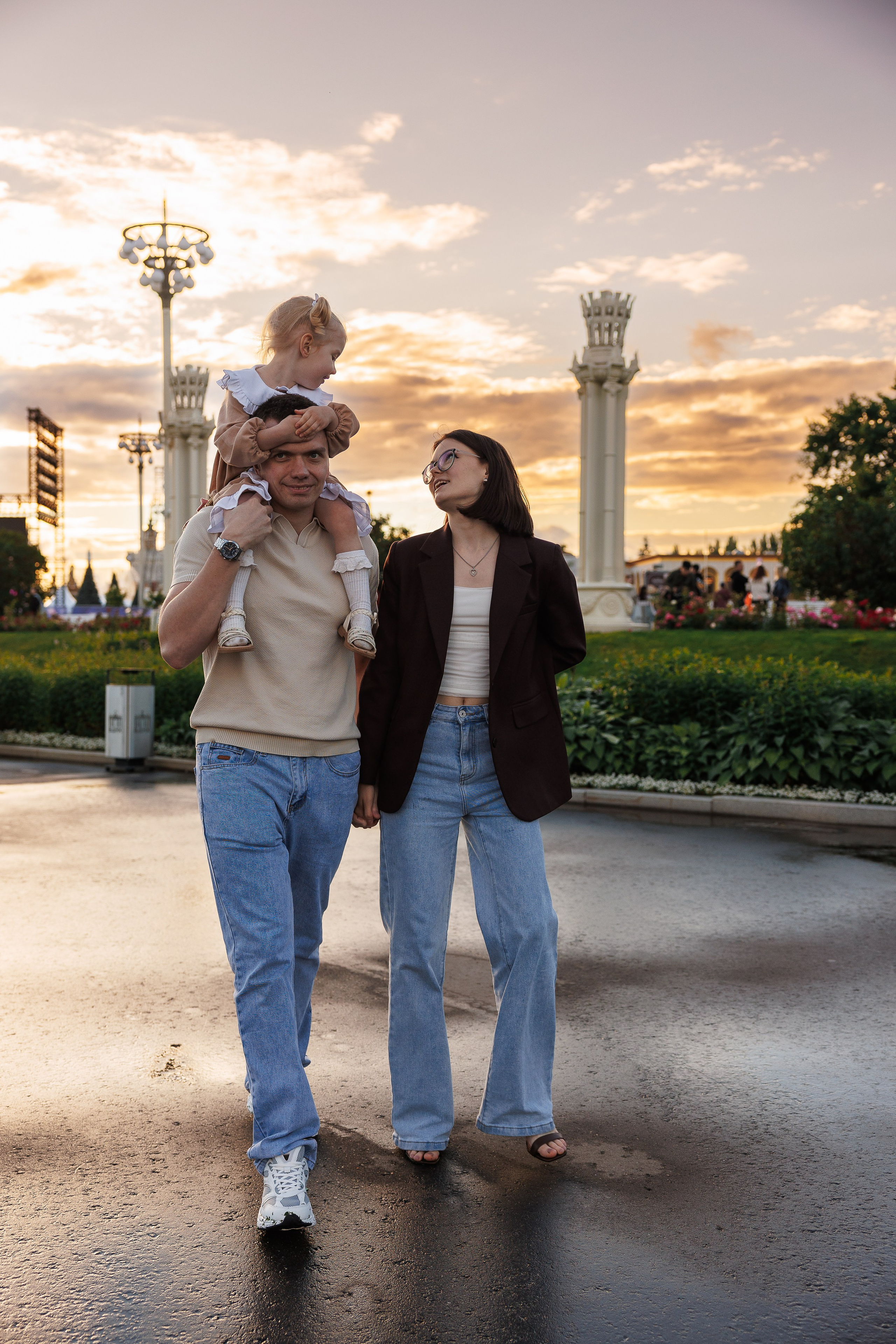 Семейная прогулка на ВДНХ. Свадебный и семейный фотограф в Москве Красинская Мария