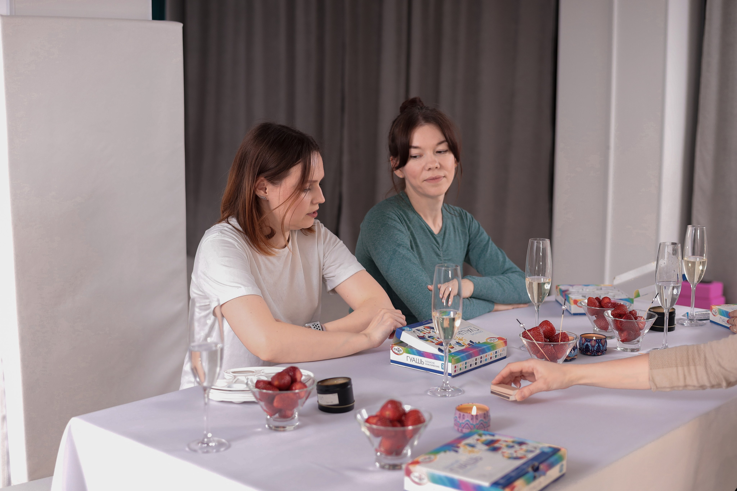 Арт-терапия + аэройога. Фотограф Надршина Лилия