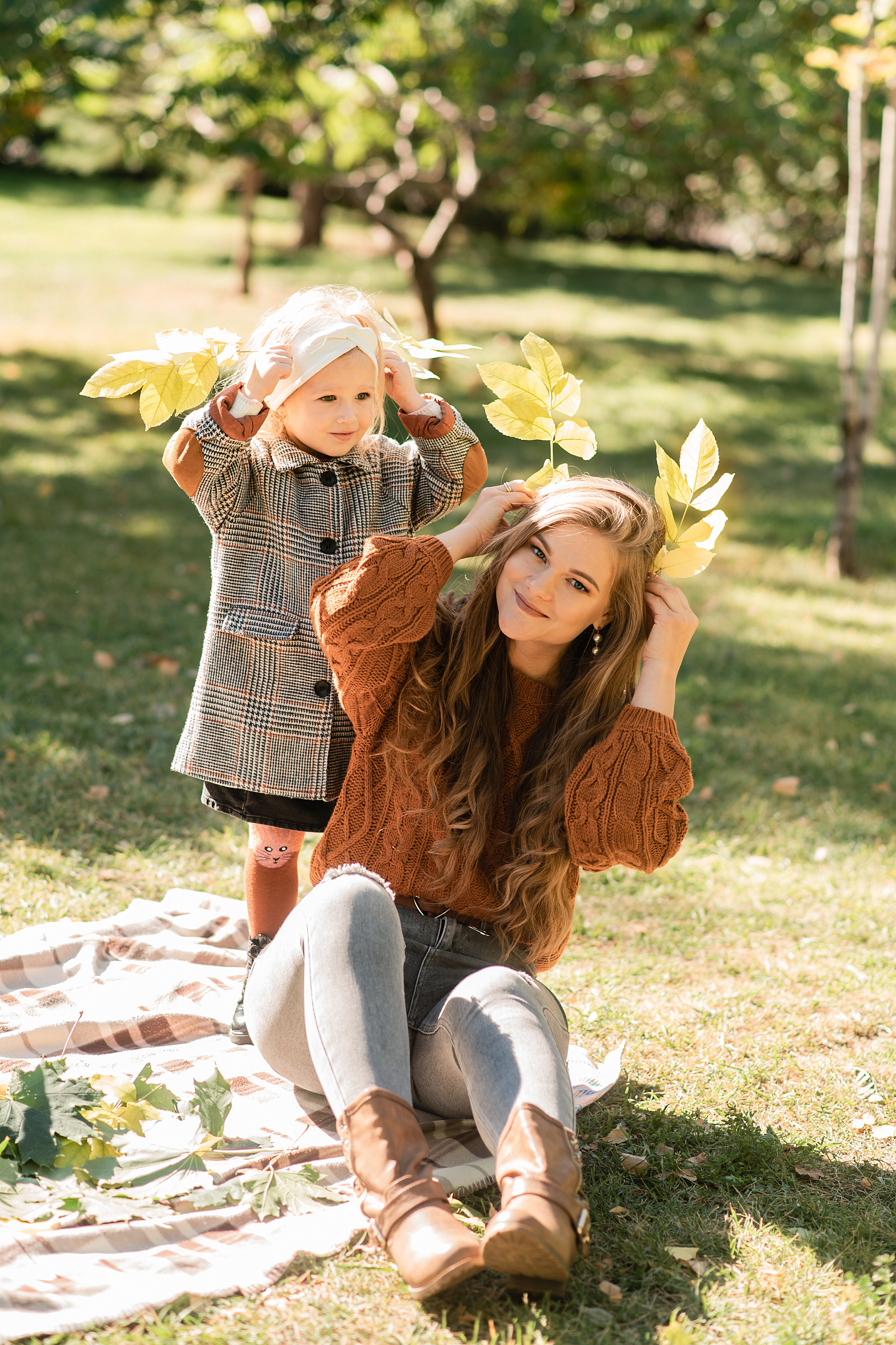 Дочки матери в парке. Семейный фотограф в Оренбурге Анна Рожкова