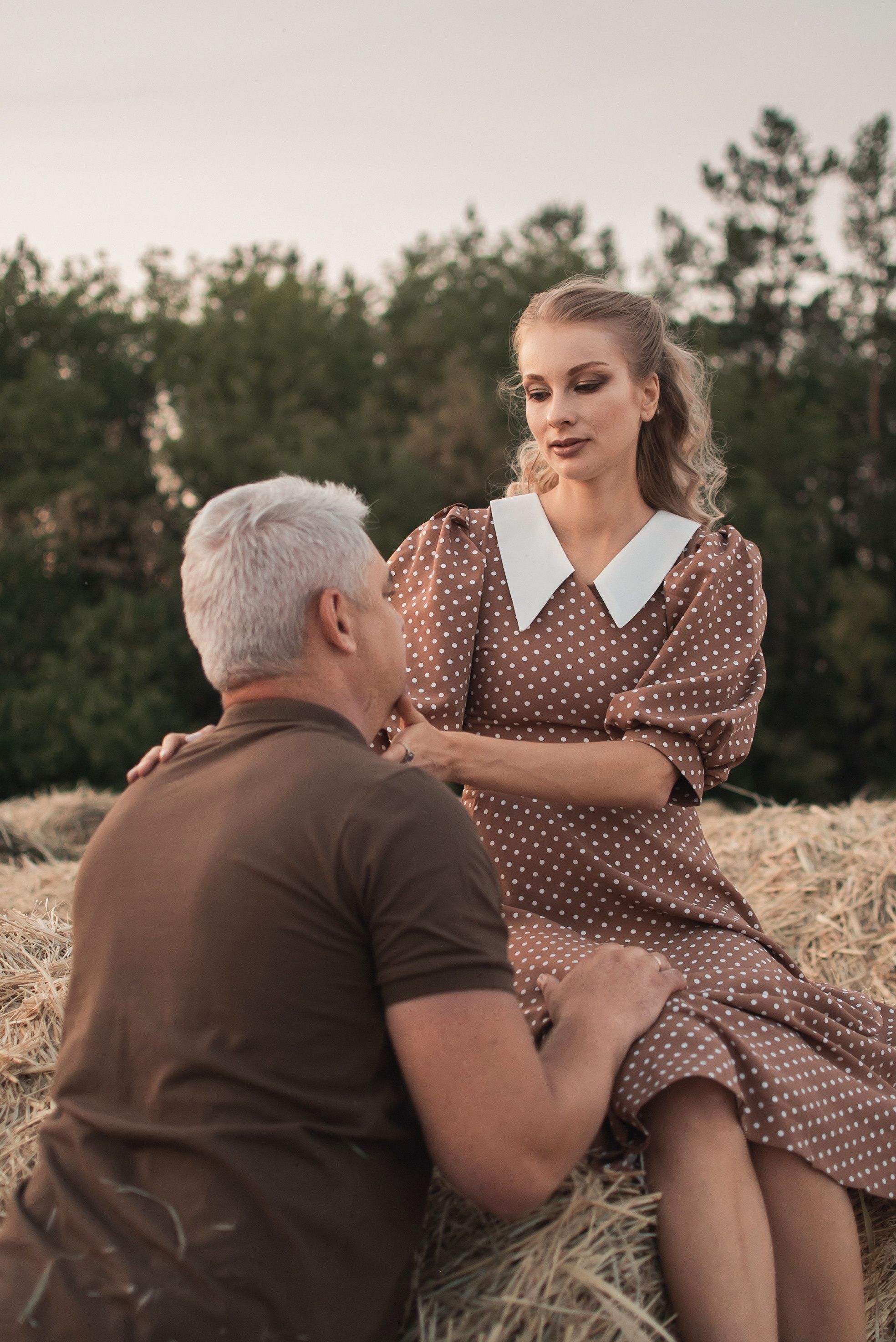 Лавстори Анастасии и Дмитрия в сене. Семейный фотограф в Оренбурге Анна Рожкова