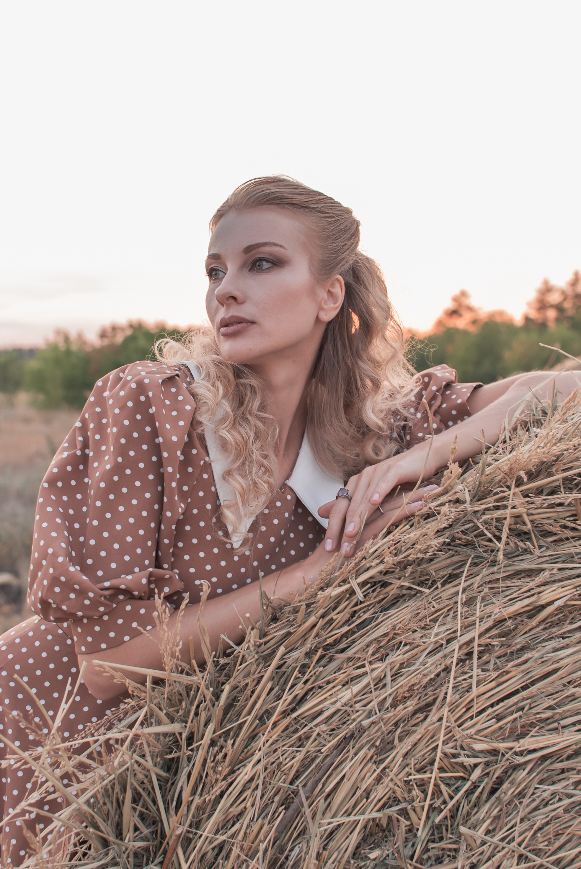 Лавстори Анастасии и Дмитрия в сене. Семейный фотограф в Оренбурге Анна Рожкова