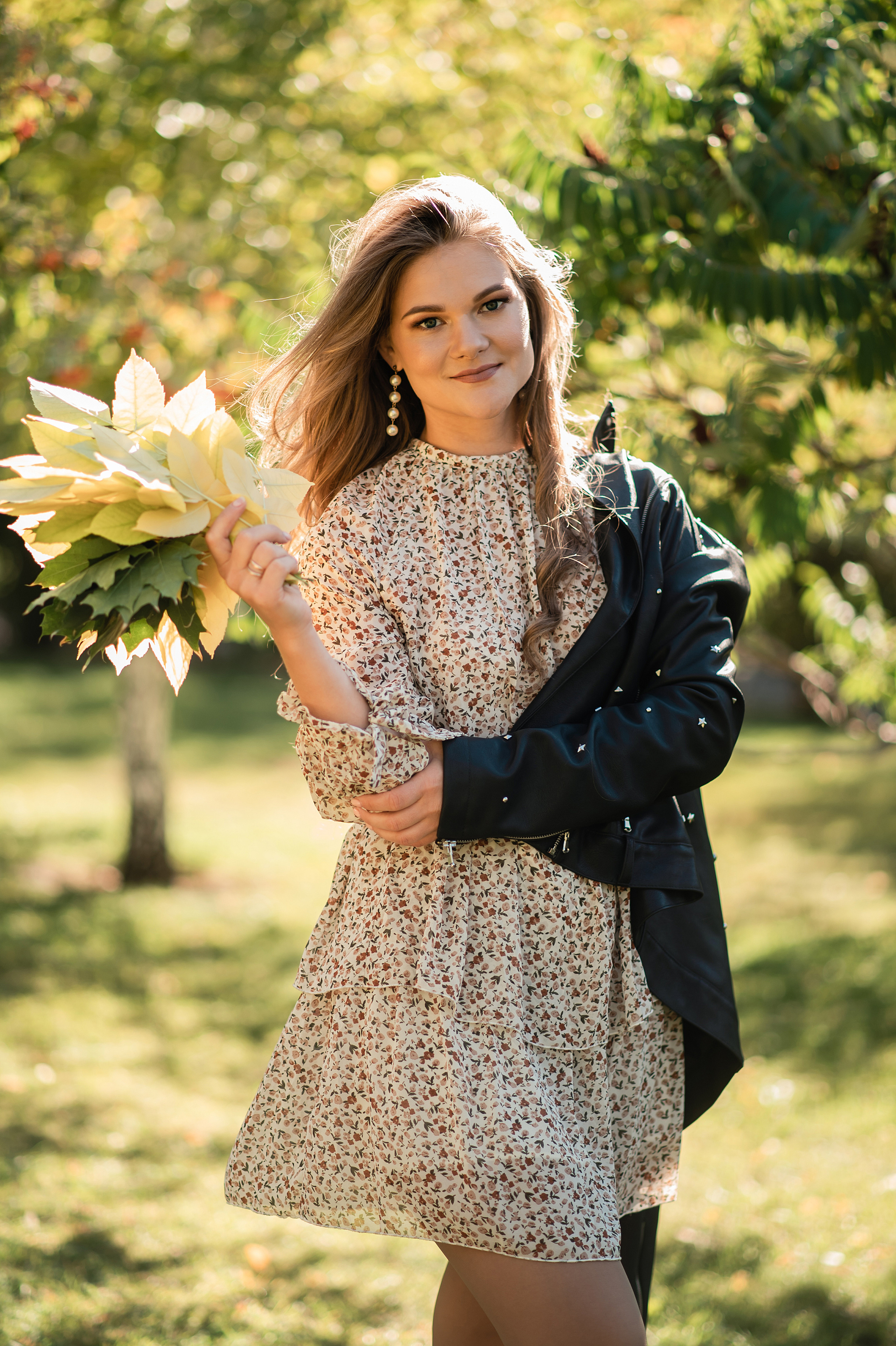 Дочки матери в парке. Семейный фотограф в Оренбурге Анна Рожкова