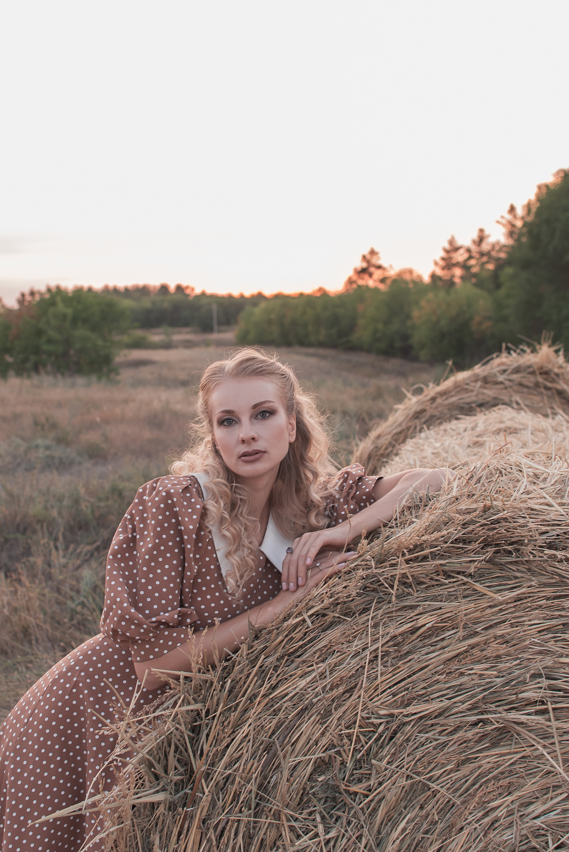 Лавстори Анастасии и Дмитрия в сене. Семейный фотограф в Оренбурге Анна Рожкова