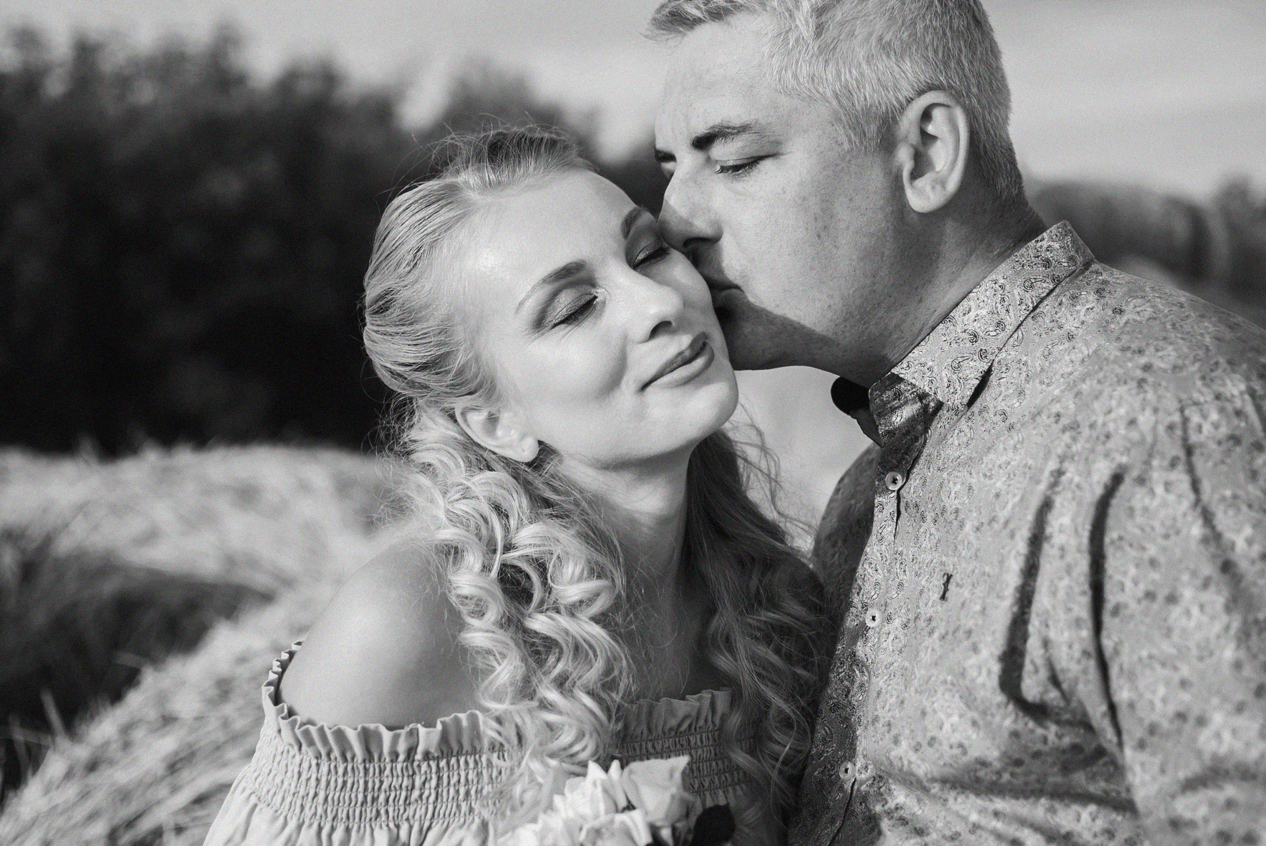 Лавстори Анастасии и Дмитрия в сене. Семейный фотограф в Оренбурге Анна Рожкова