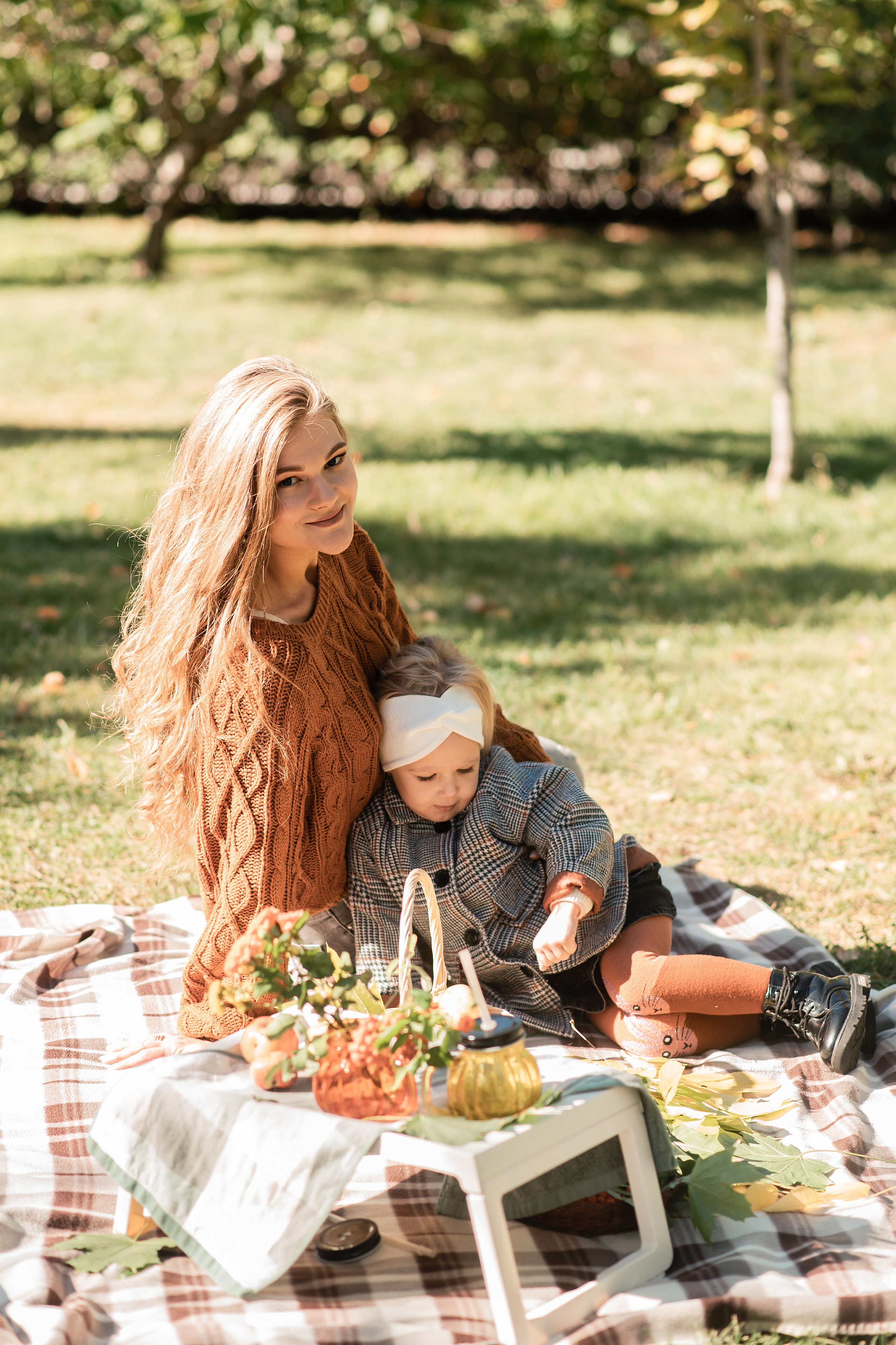 Дочки матери в парке. Семейный фотограф в Оренбурге Анна Рожкова