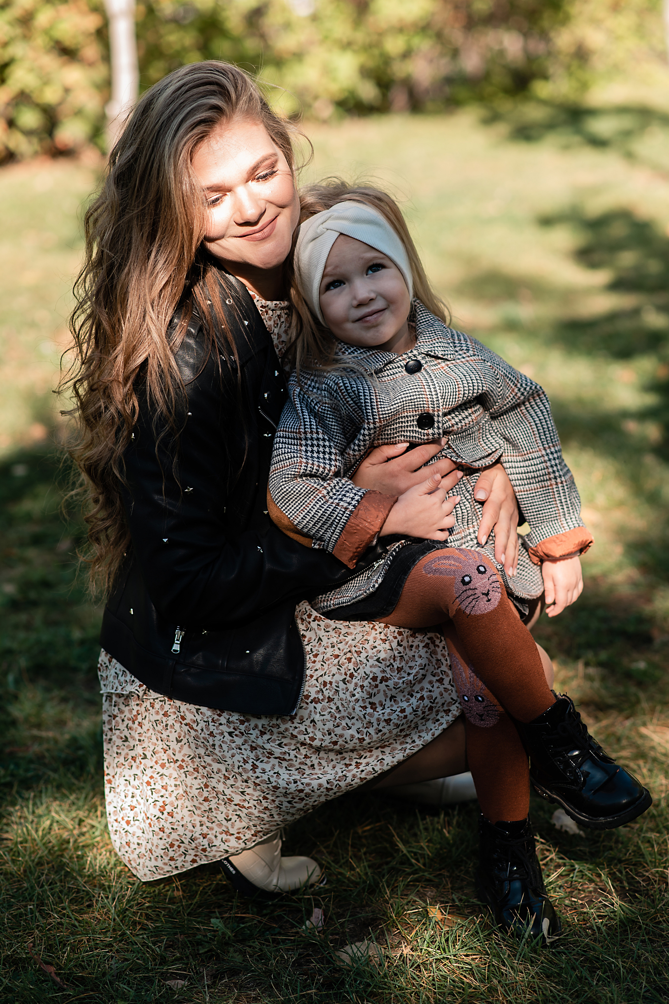 Дочки матери в парке. Семейный фотограф в Оренбурге Анна Рожкова