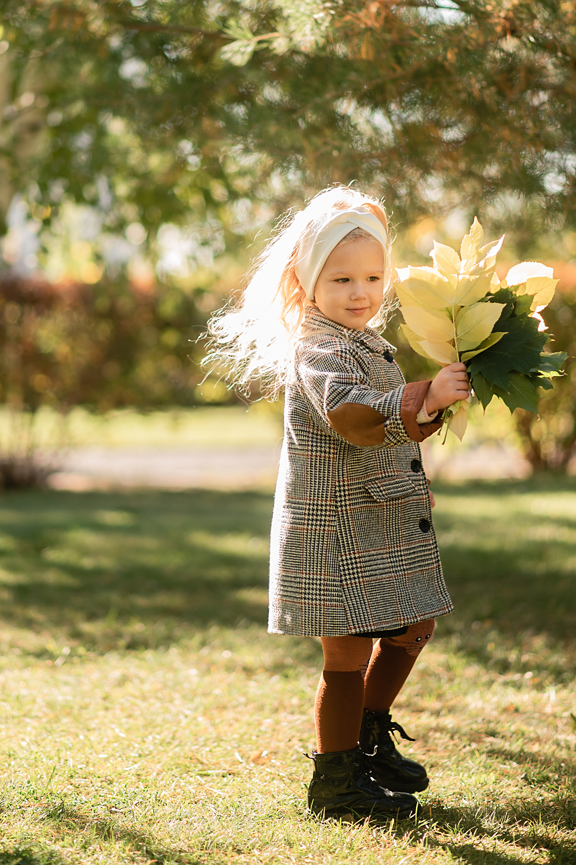 Дочки матери в парке. Семейный фотограф в Оренбурге Анна Рожкова