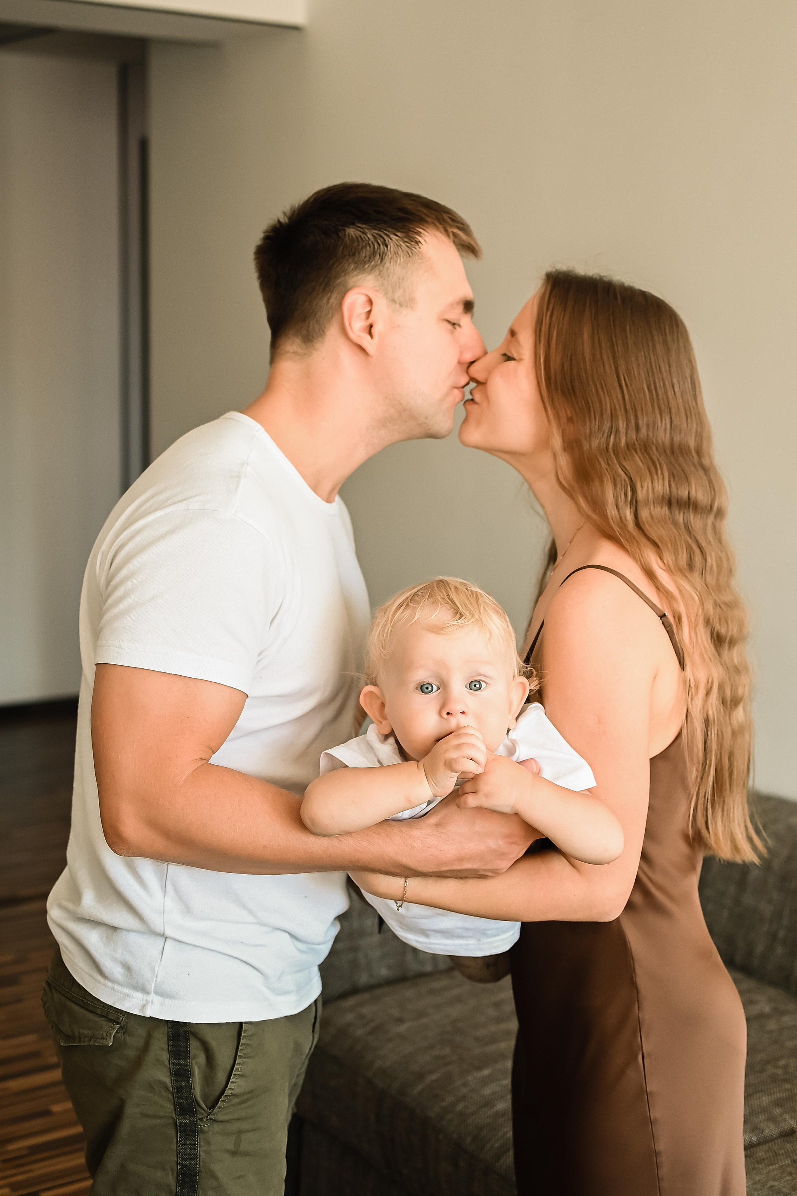 «Папа, мама, Я» дома хорошо…. Семейный фотограф в Оренбурге Анна Рожкова