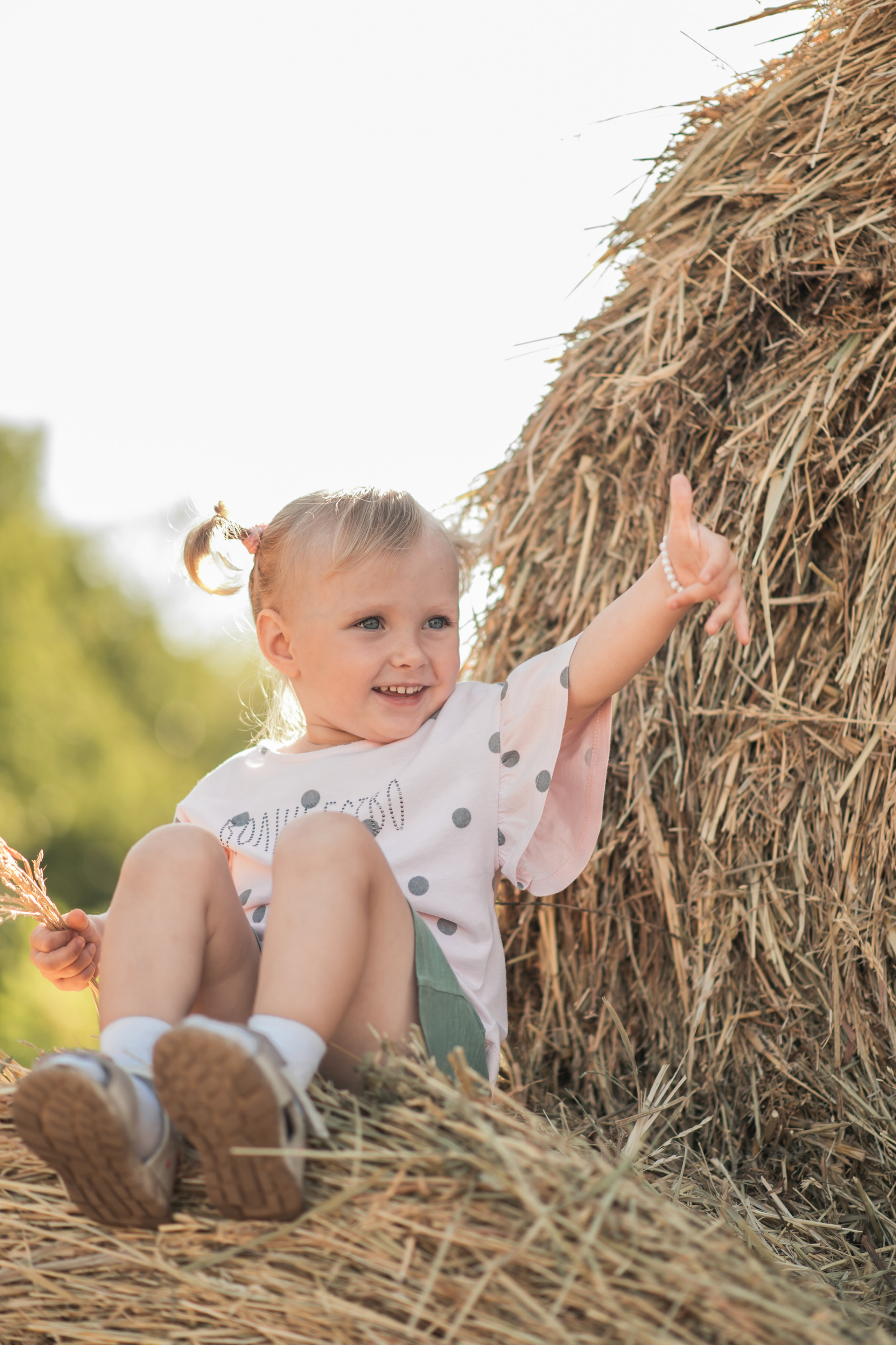 Дочки матери на сене. Семейный фотограф в Оренбурге Анна Рожкова