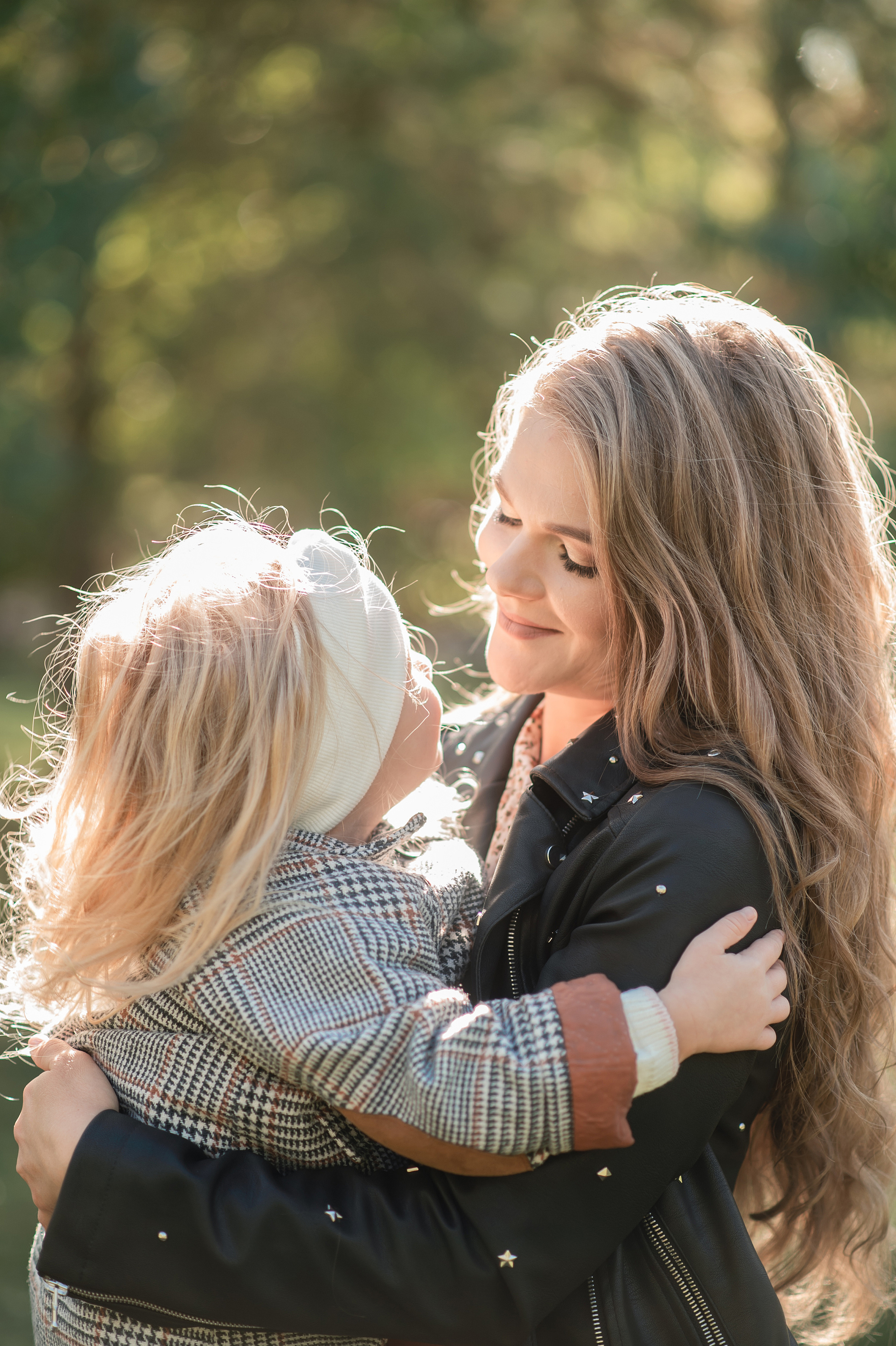 Дочки матери в парке. Семейный фотограф в Оренбурге Анна Рожкова