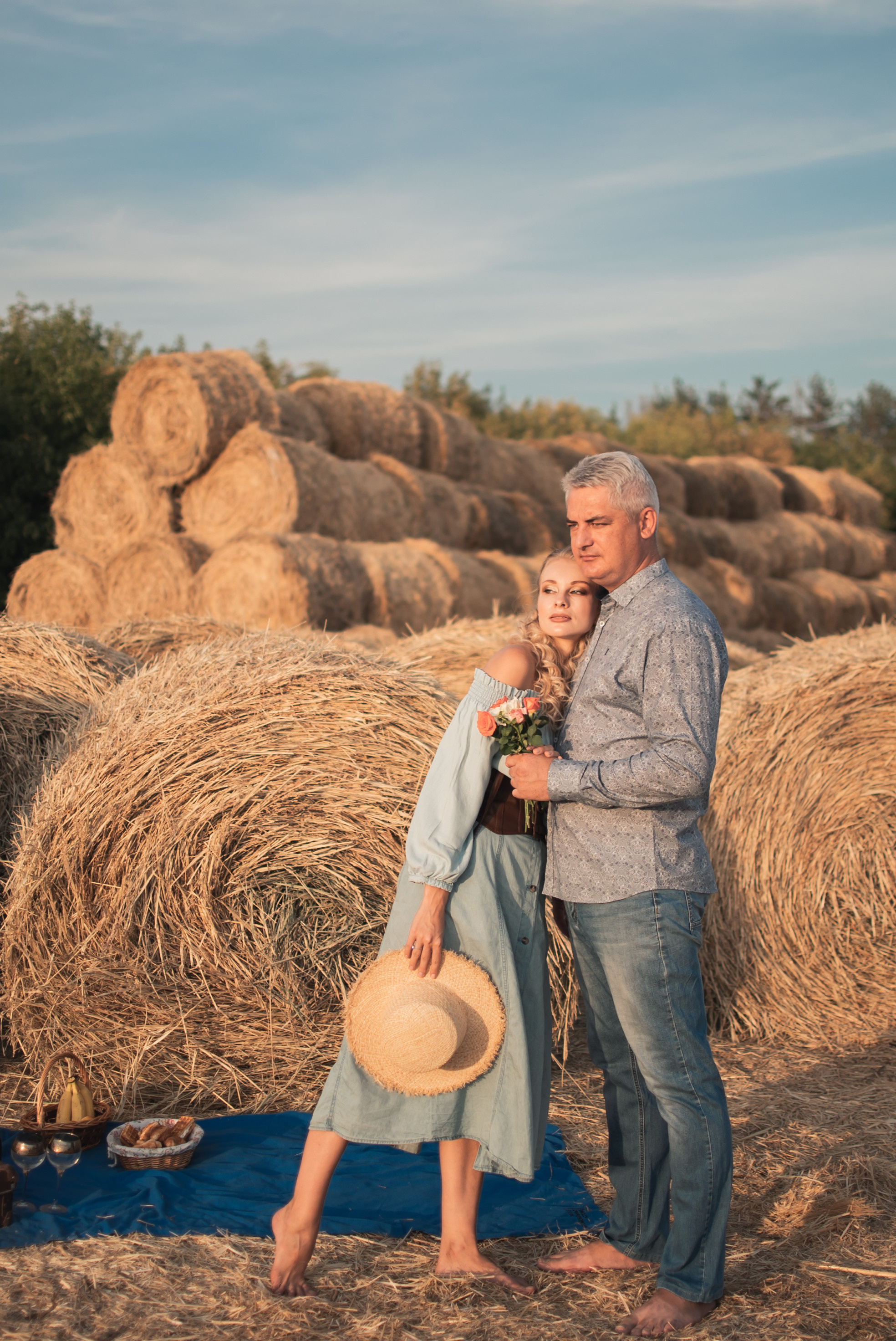 Лавстори Анастасии и Дмитрия в сене. Семейный фотограф в Оренбурге Анна Рожкова