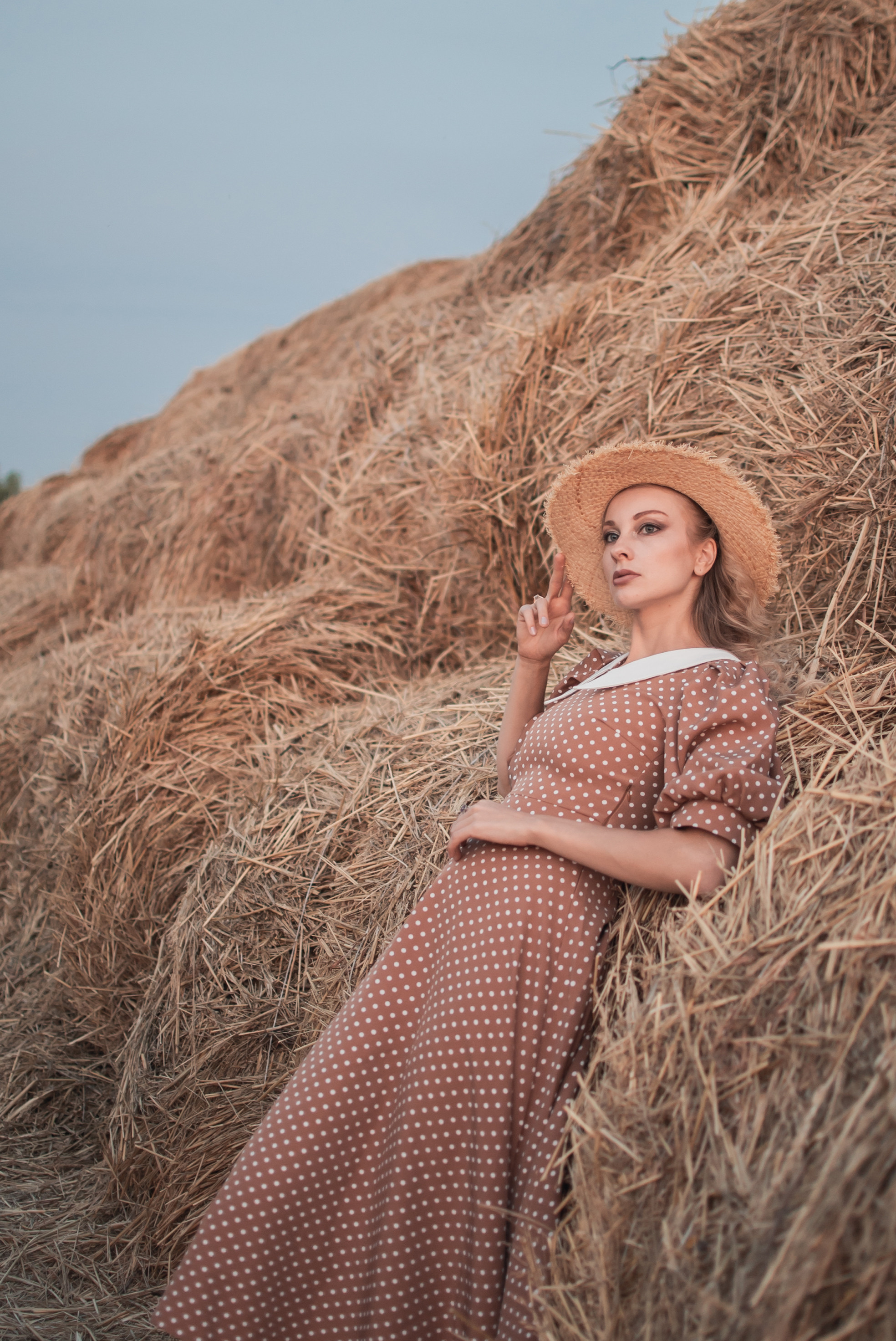 Лавстори Анастасии и Дмитрия в сене. Семейный фотограф в Оренбурге Анна Рожкова