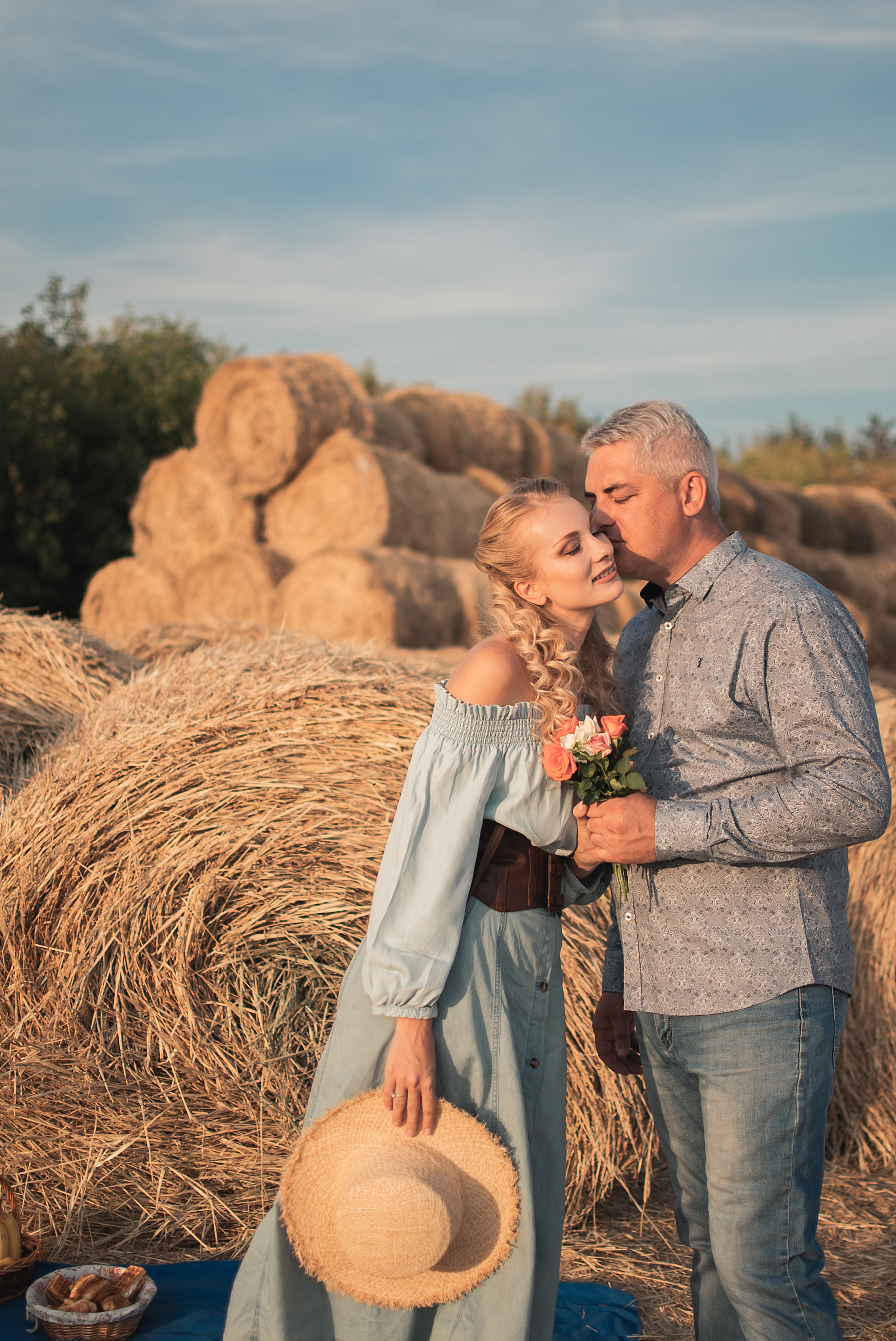 Лавстори Анастасии и Дмитрия в сене. Семейный фотограф в Оренбурге Анна Рожкова