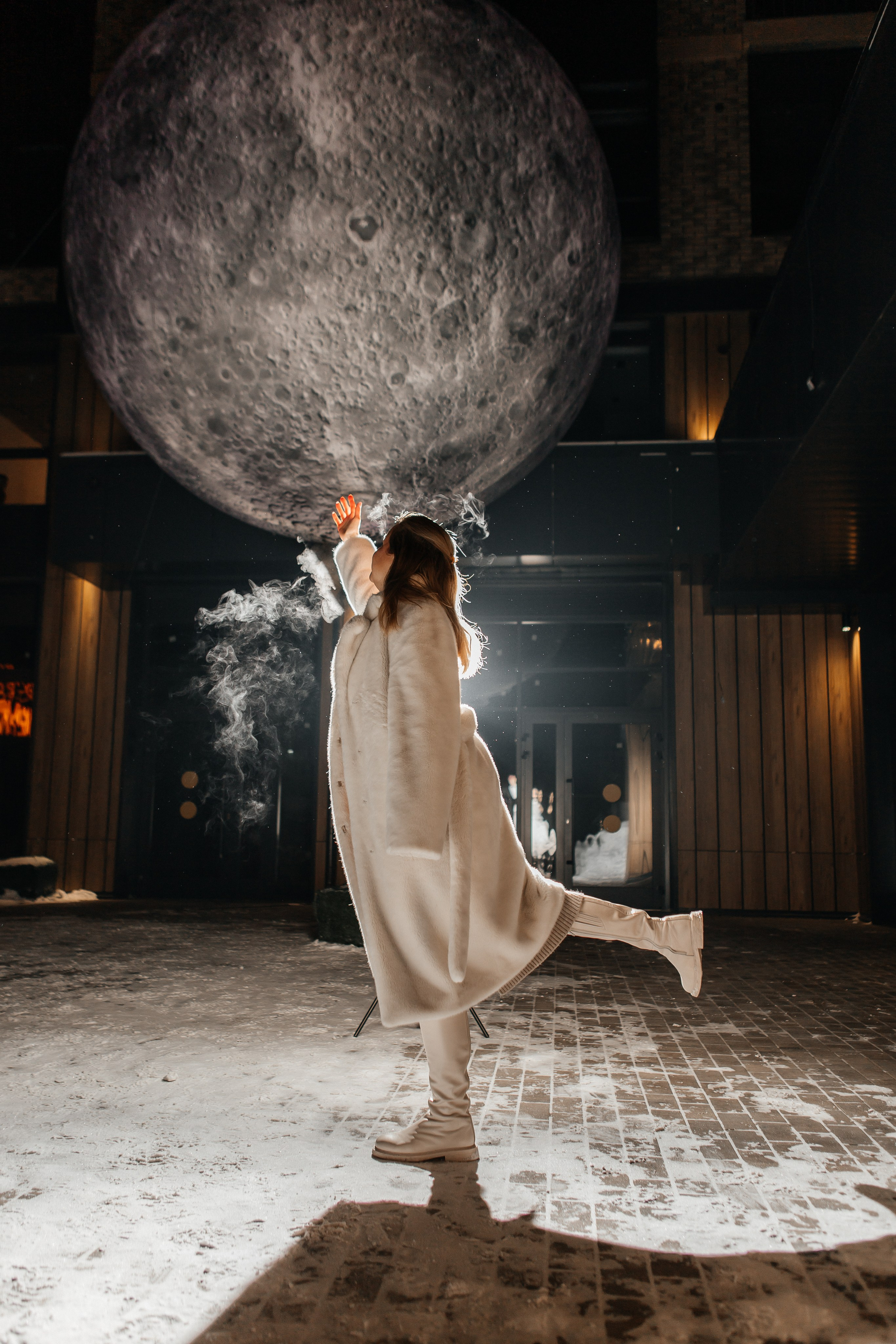 Зимняя прогулка к луне. Фотограф в Иркутске Анастасия Кись. Студийная фотосессия беременности в тканях Иркутск. Семейная фотосессия, ПОРТРЕТ «ПОКОЛЕНИЕ»