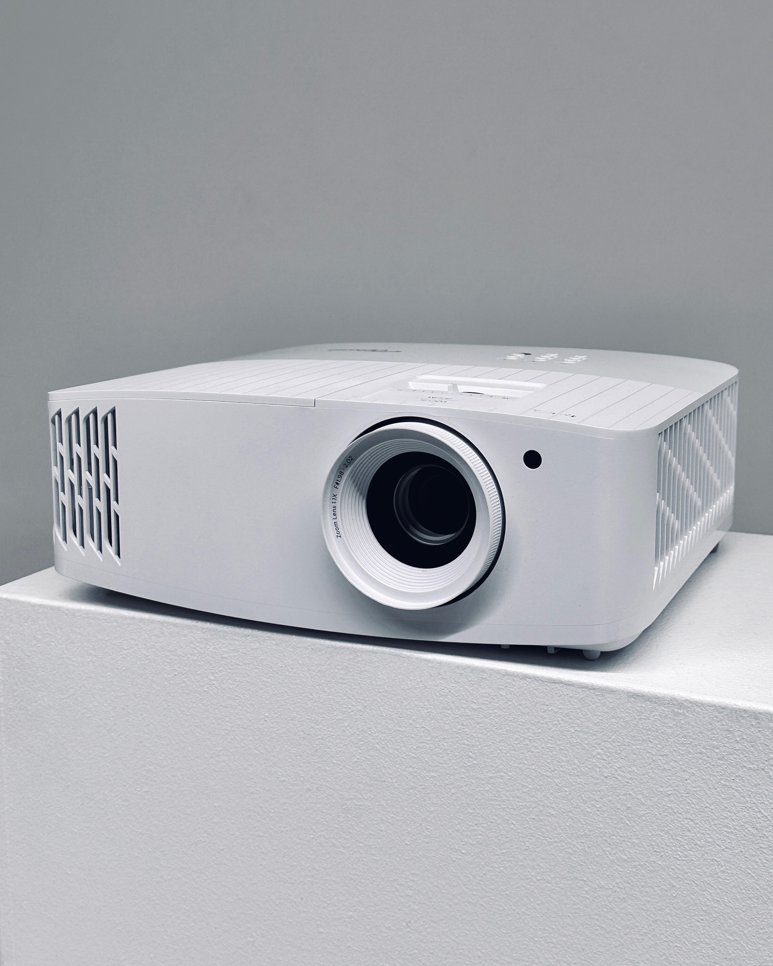 ПРОЕКТОР 2000 РУБ