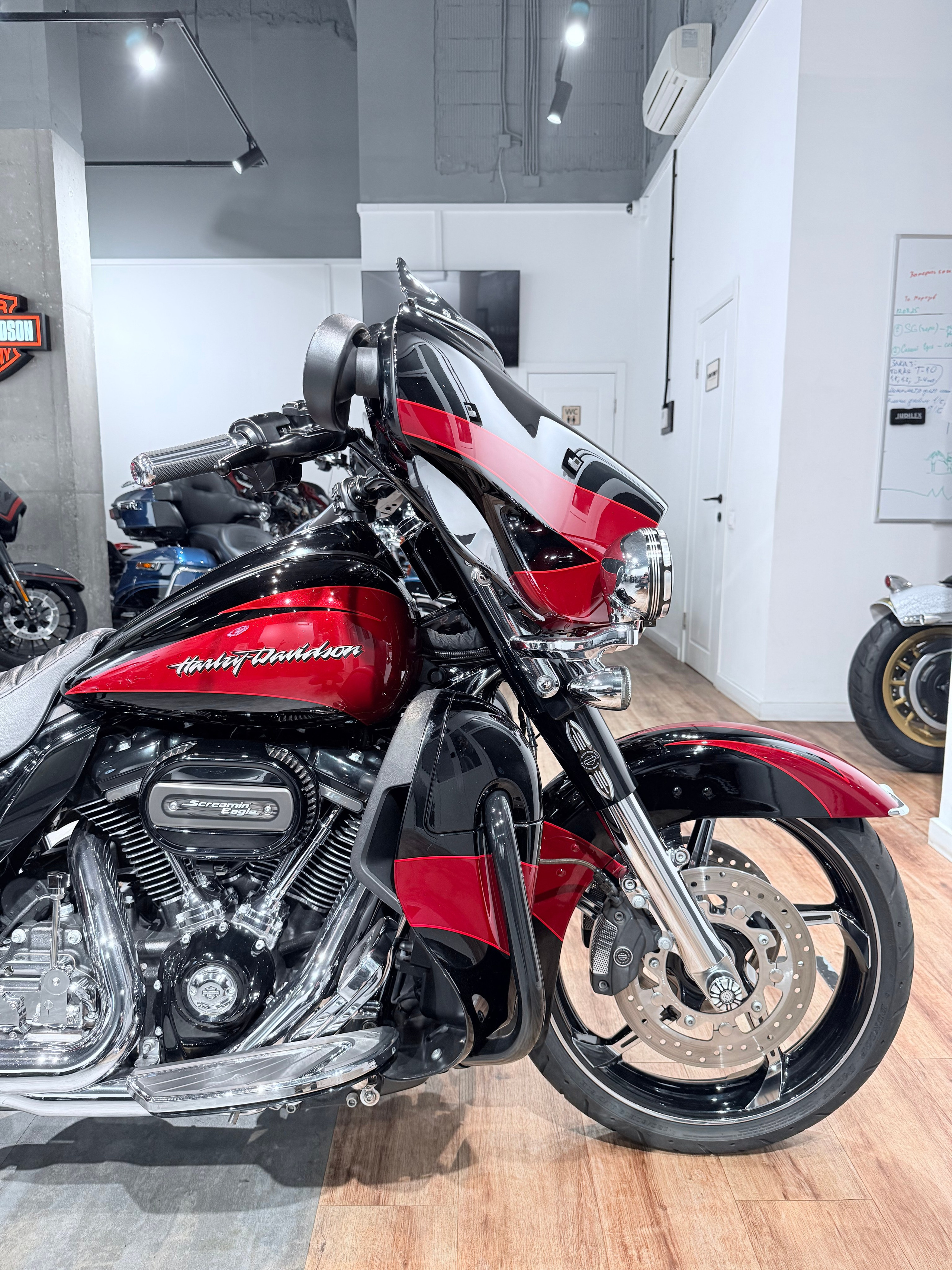 114 CVO Street Glide Special. Hello Davidson, Москва. Только хорошие мотоциклы…