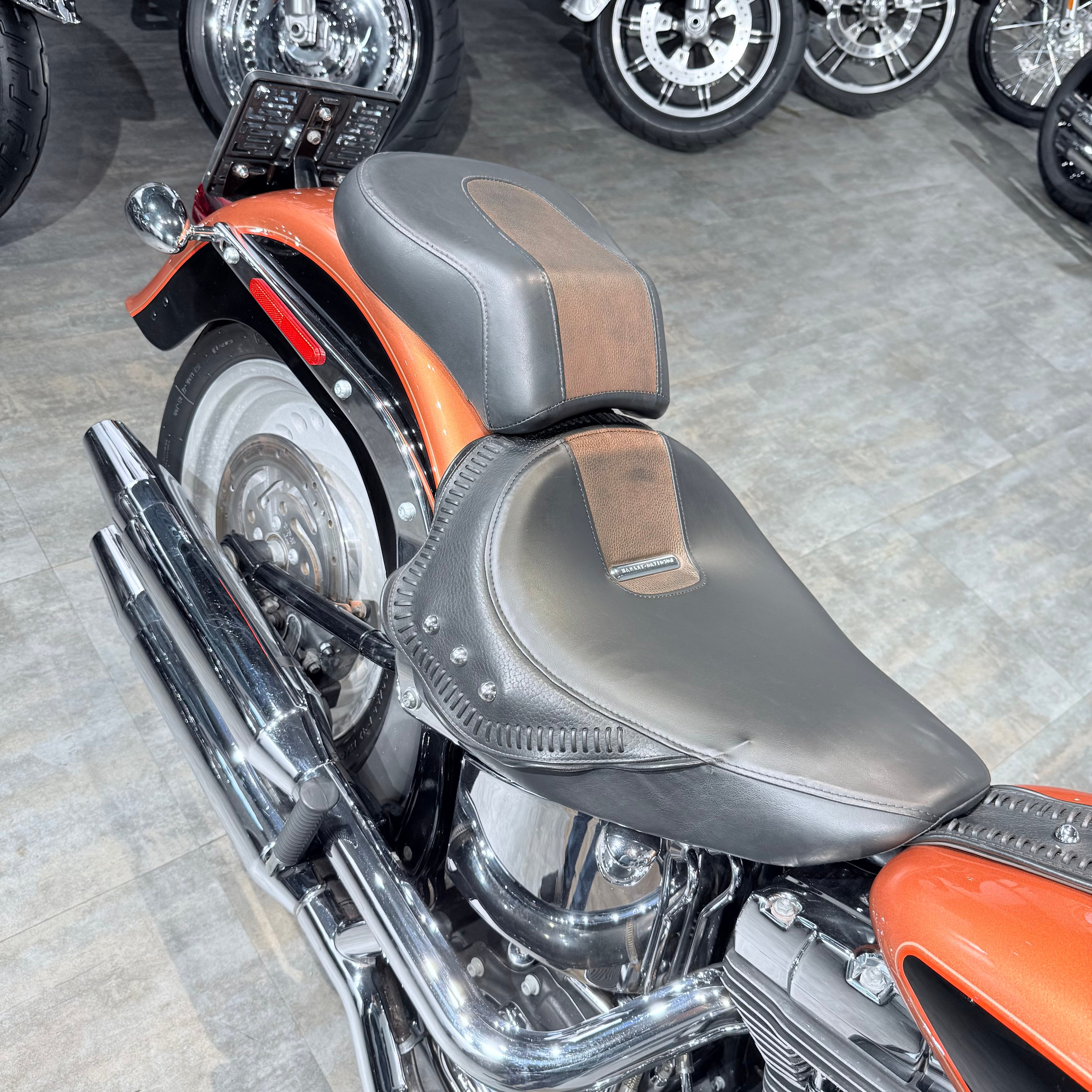 Купить Harley-Davidson 2008 Fat Boy 105 Yеаrs Аnnivеrsary (Softail/Dyna) — подробнее на сайте. Hello Davidson, Москва. Только хорошие мотоц