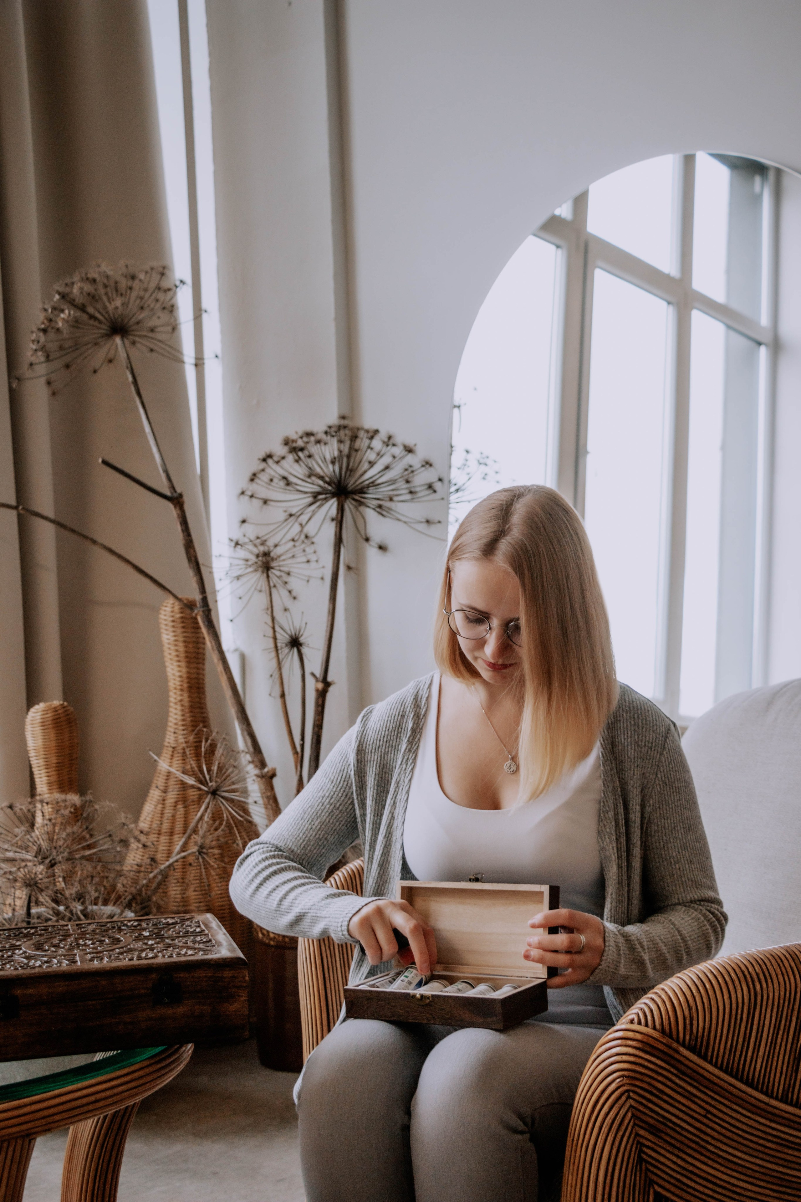 Алиса — Ароматерапевт. Бережно сохраняю ваши чувства и истории на своих фотографиях