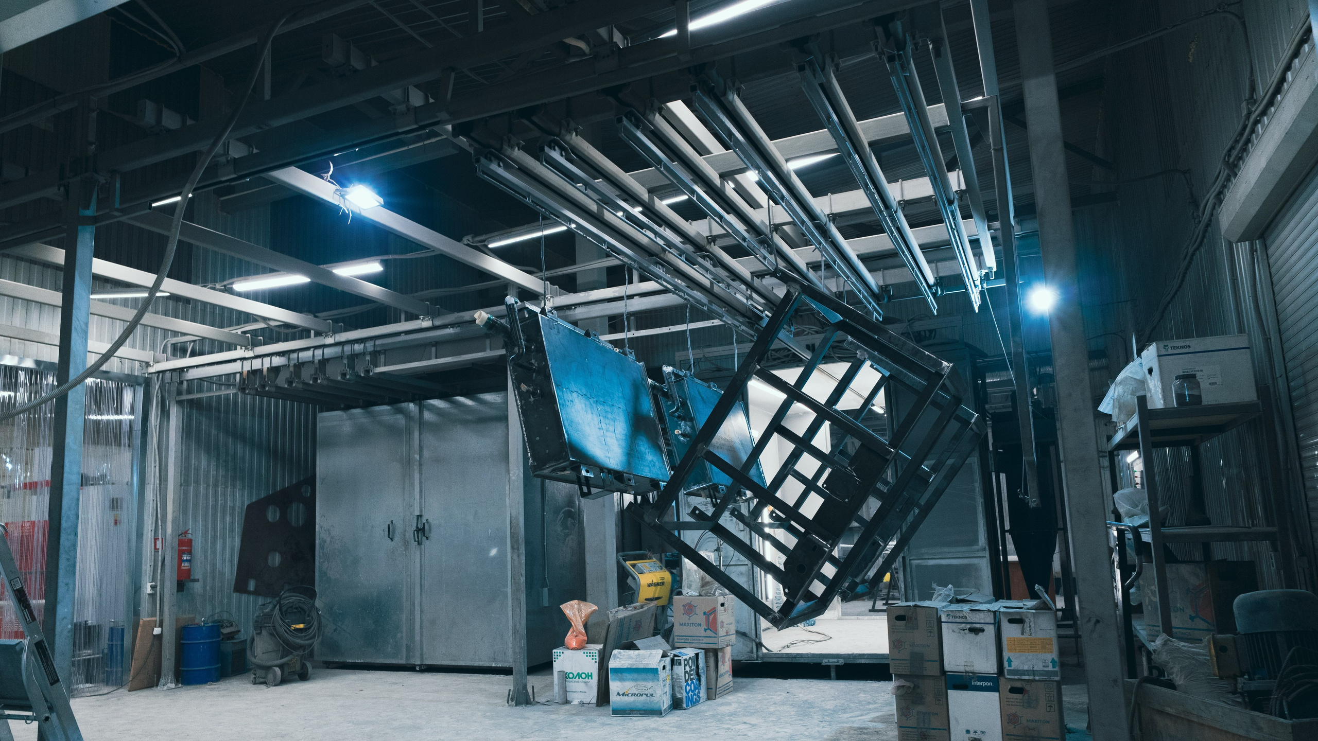 Рабочие цеха компании ПВК. Коммерческий Фотограф Виктор Фоменых