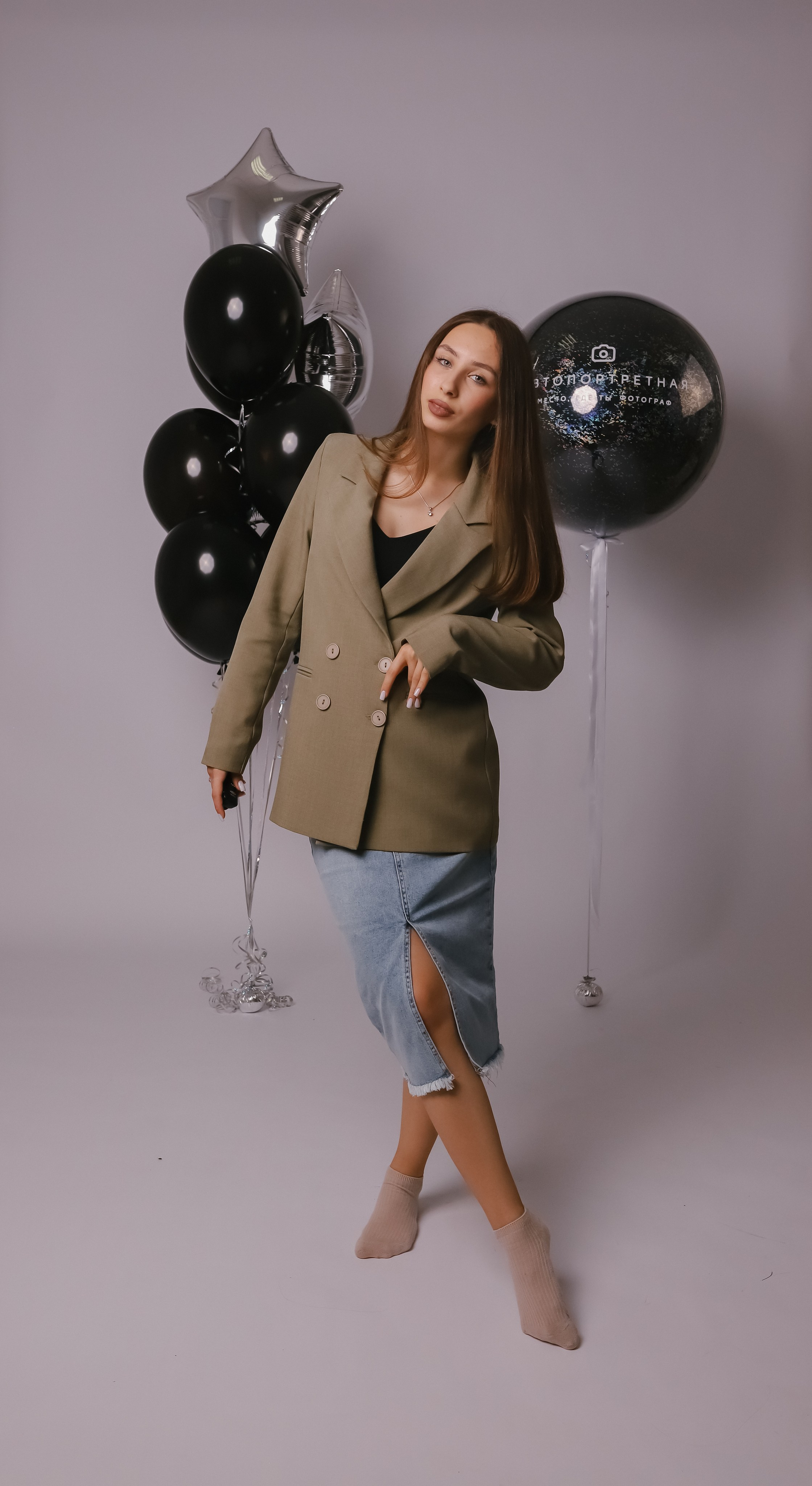 Элегантная Карина в «Автопортретной». Автопортретная