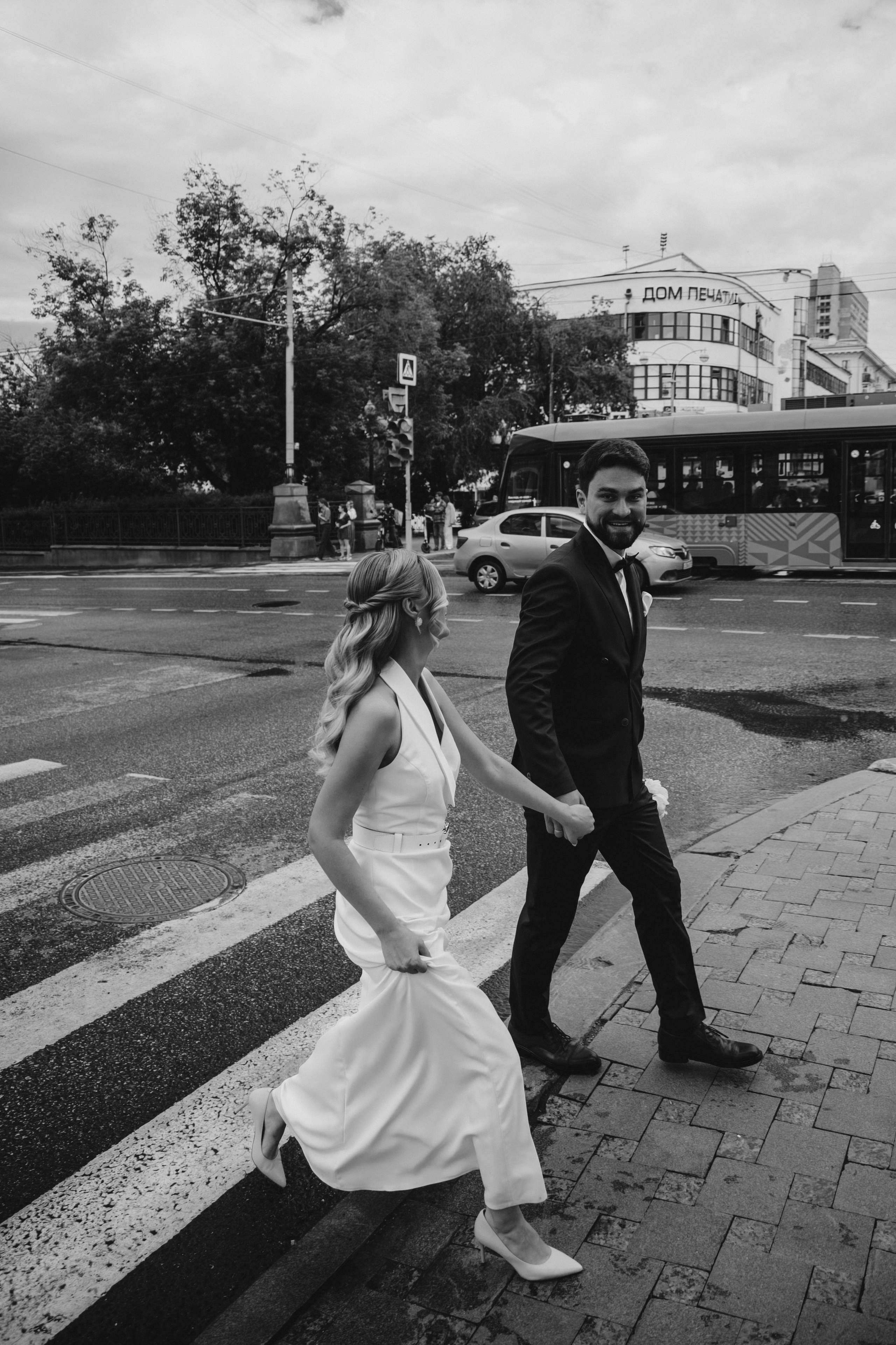 Оперный театр парк. Свадебный и семейный фотограф Екатеринбург Настя Саедгалина