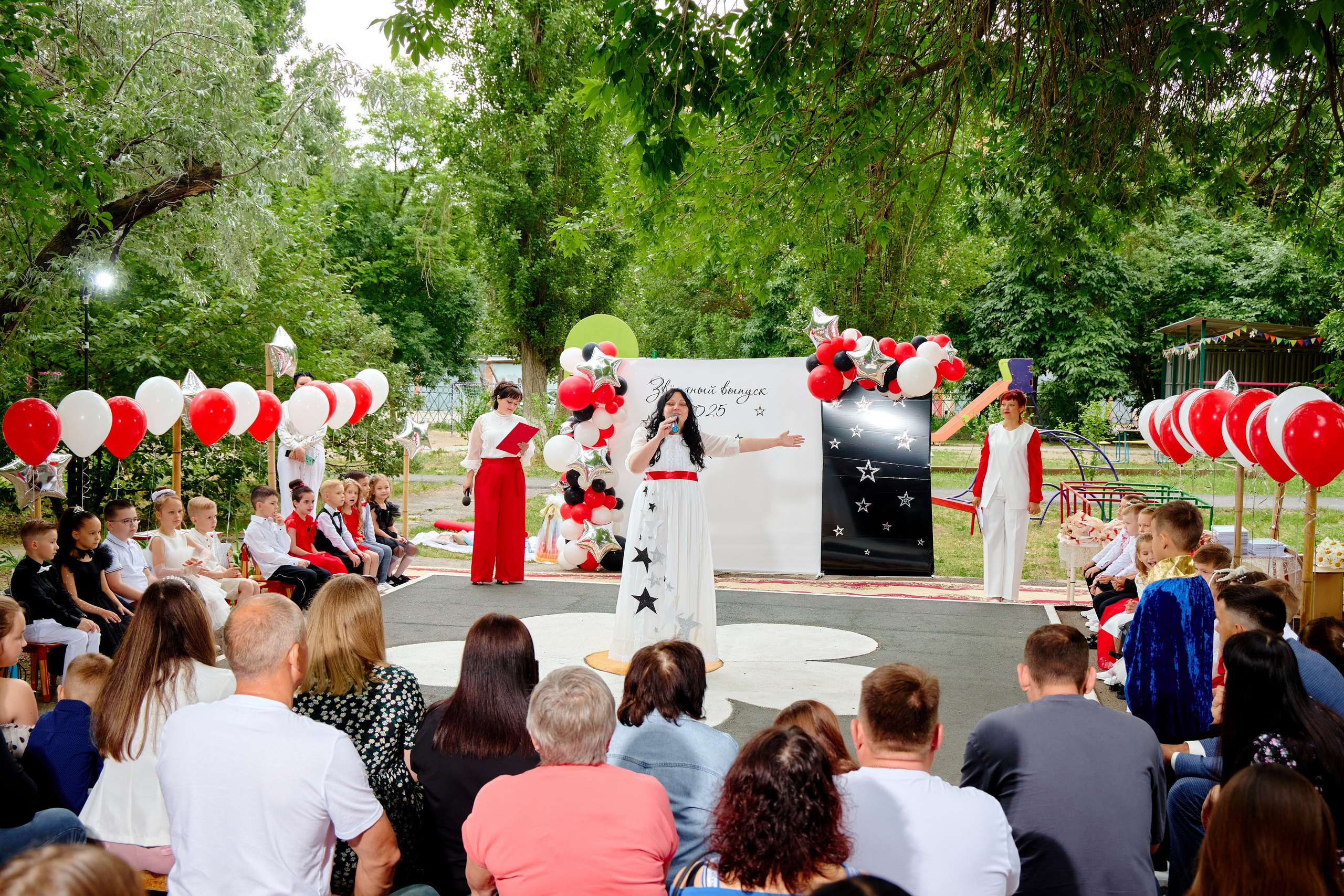 Выпускной 45 сад. Фотограф Выпускные альбомы Таганрог Сергей Коробченко