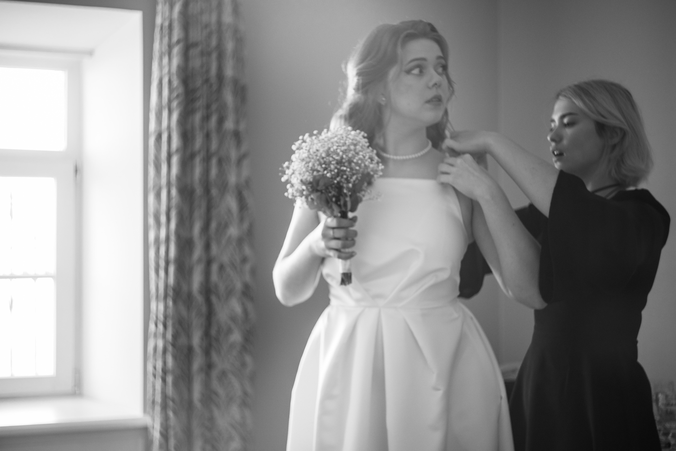 Сборы невесты в номере отеля