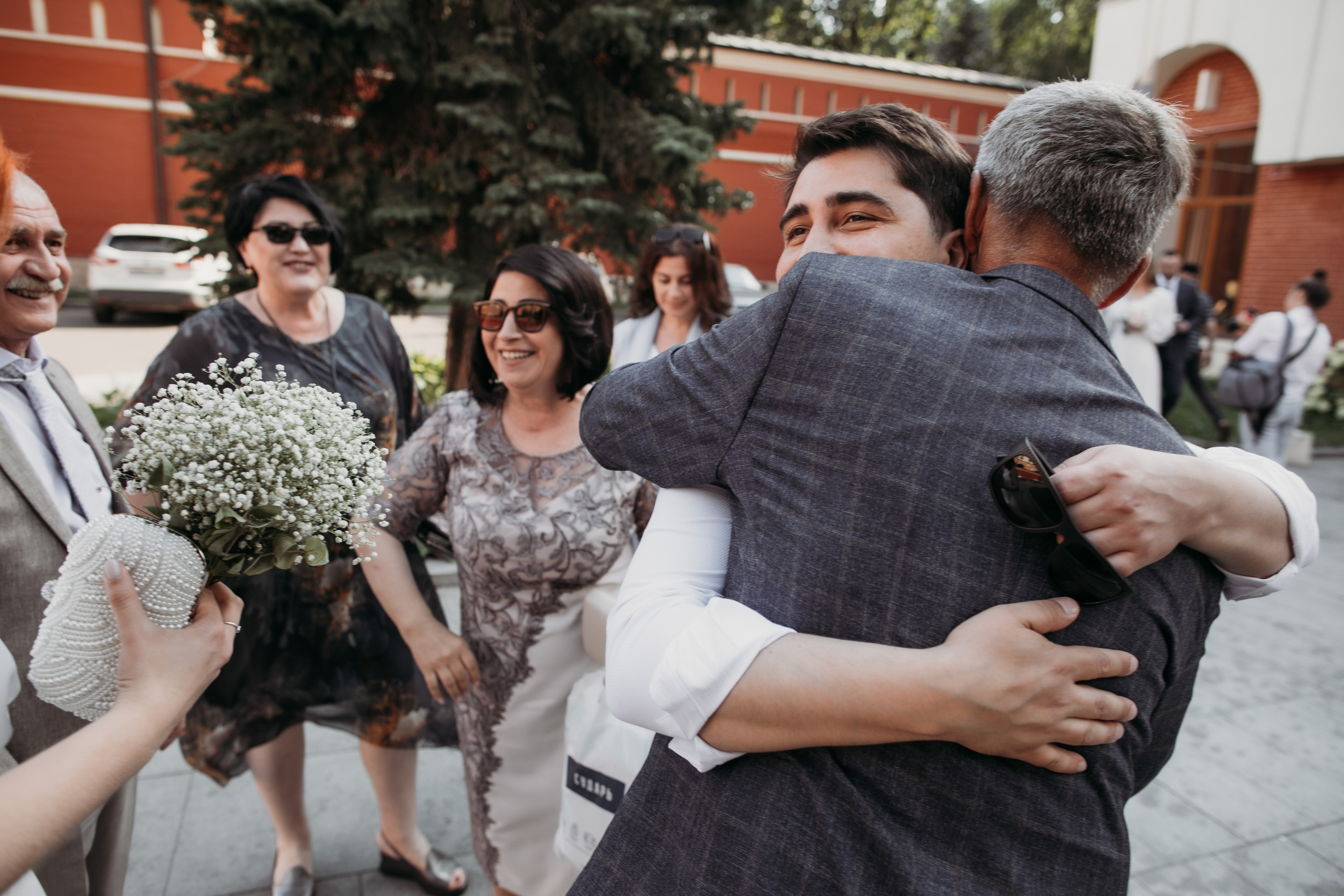 Гости на свадьбе