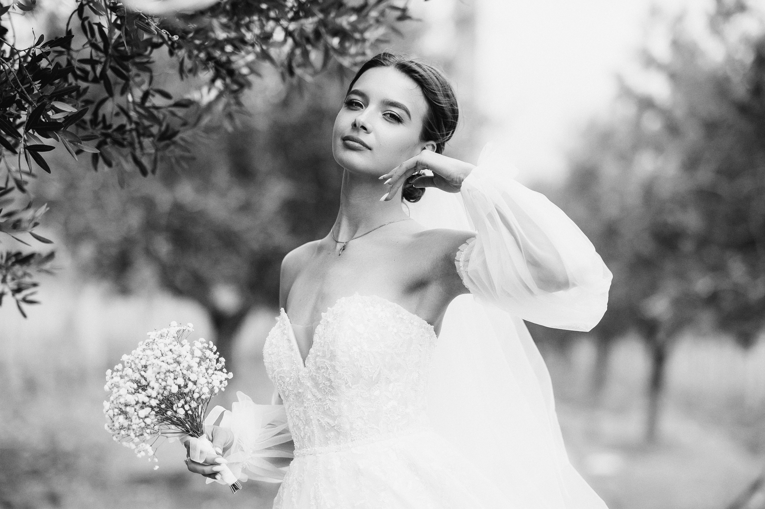 Свадебное утро и прогулка красивой яркой пары. Свадебный и семейный фотограф в Симферополе Дарья Маркова