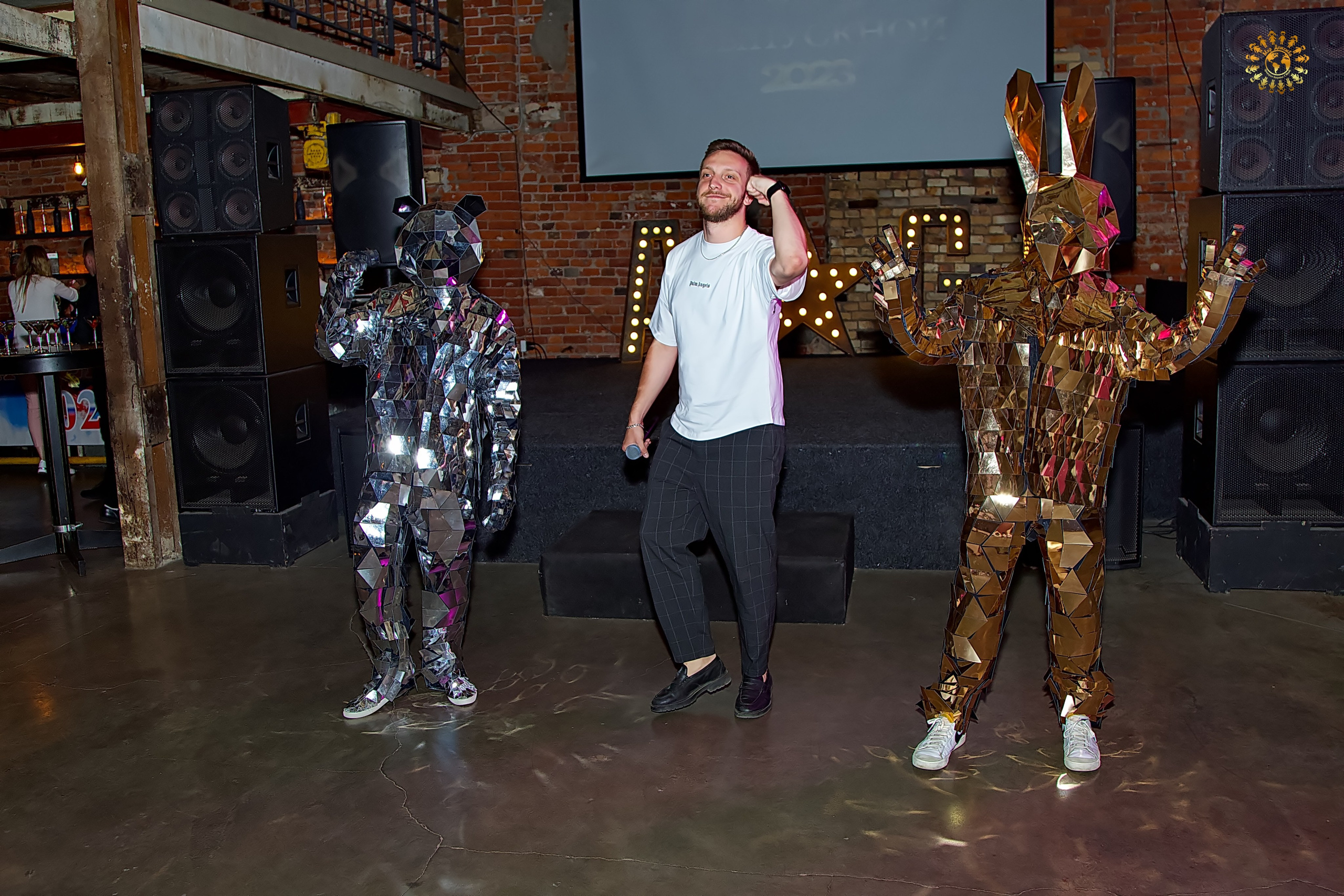 Выпускной 2023 (9-й класс, школа № 46). Loft Urban. Москва. Репортажная съемка в Москве и области. Анималистика