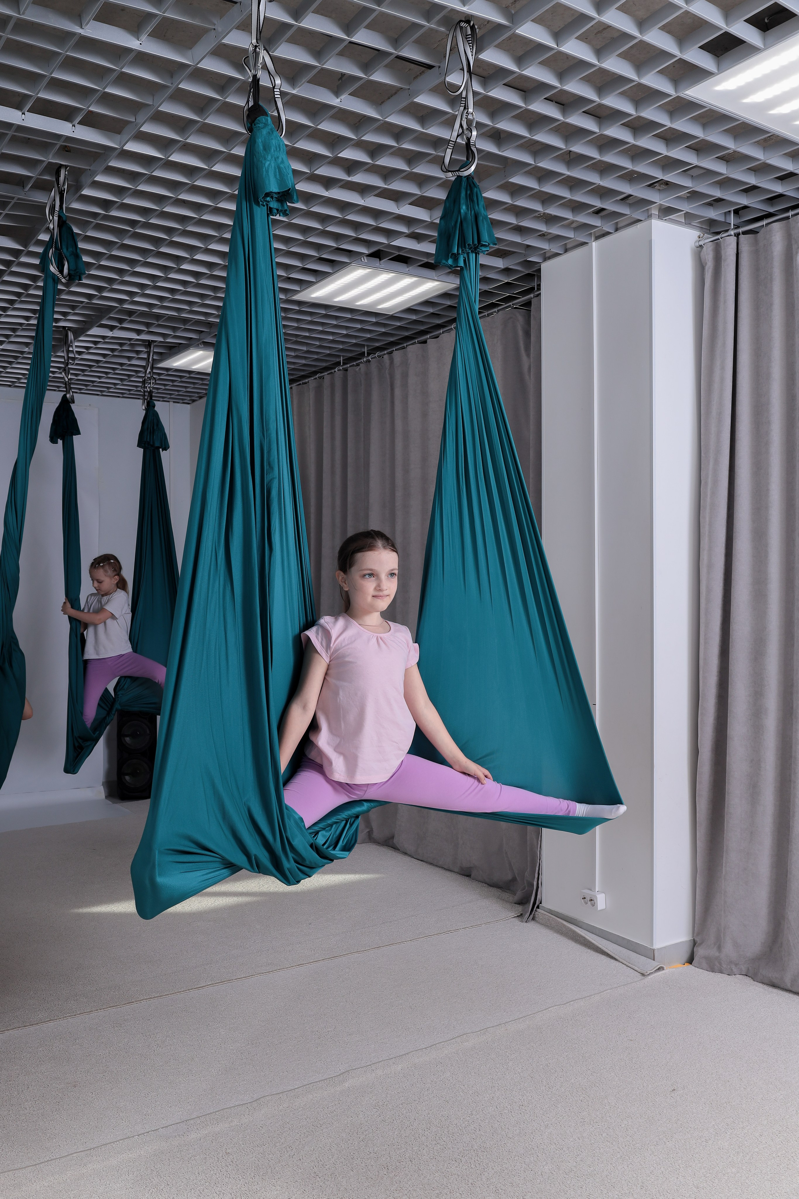 Детская аэройога. Фотограф Надршина Лилия