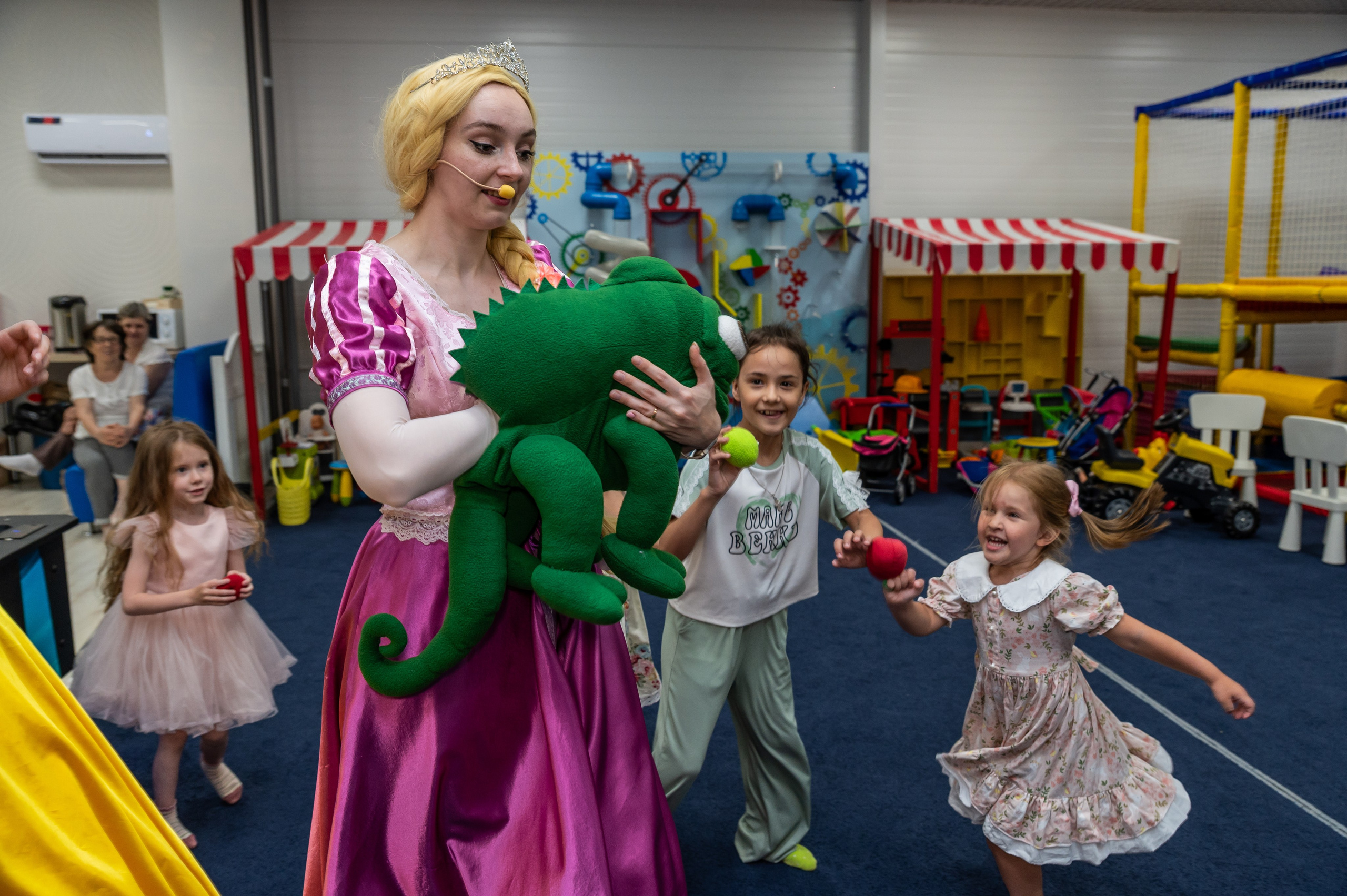 Игротека Ниндзя Кидс. Я Ольга Казанцева, фотографирую снимаю ваши киноистории и печатаю фото и цифровые портреты на холсте