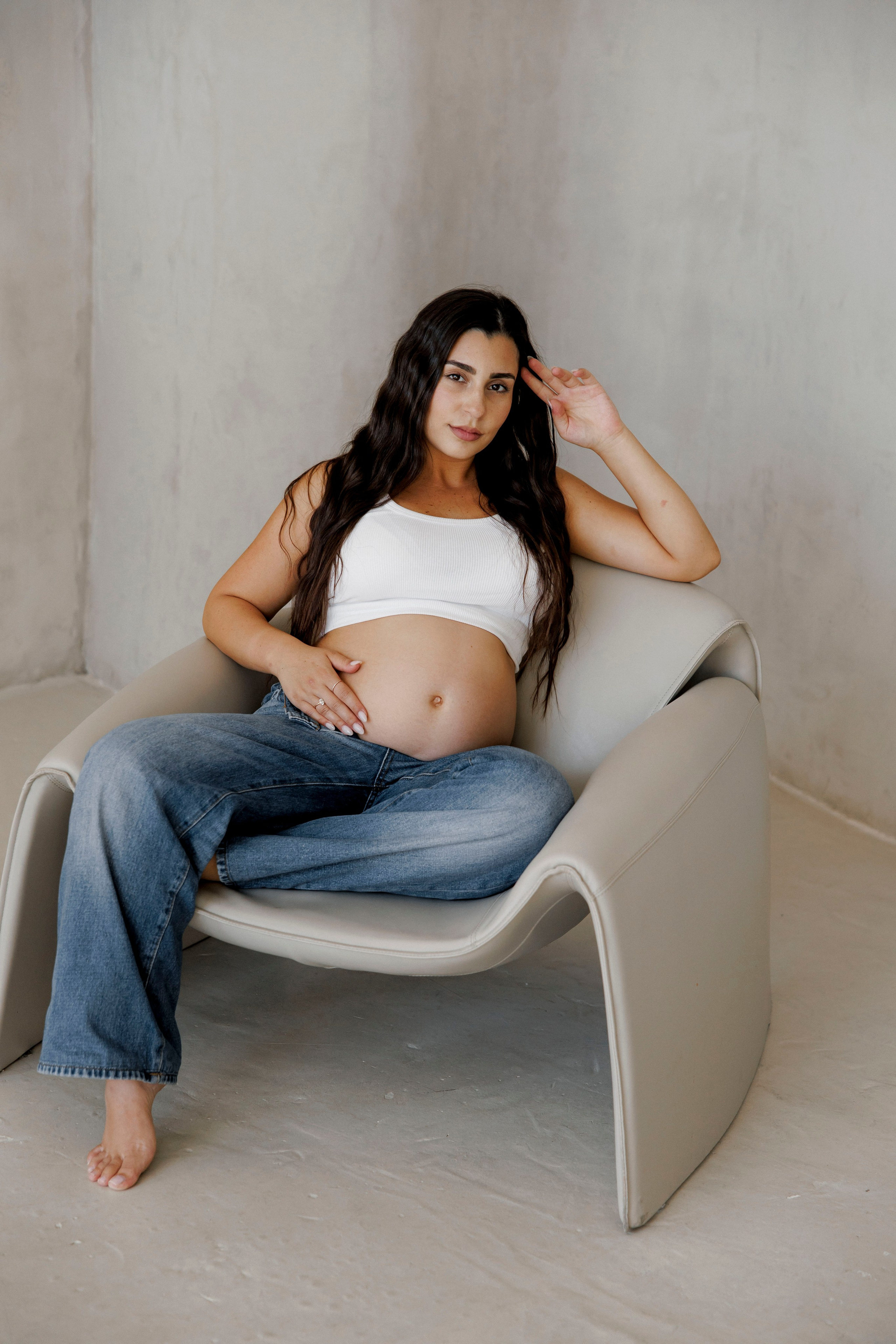 Pregnancy photoshoot inside the Grey Studio. Главная