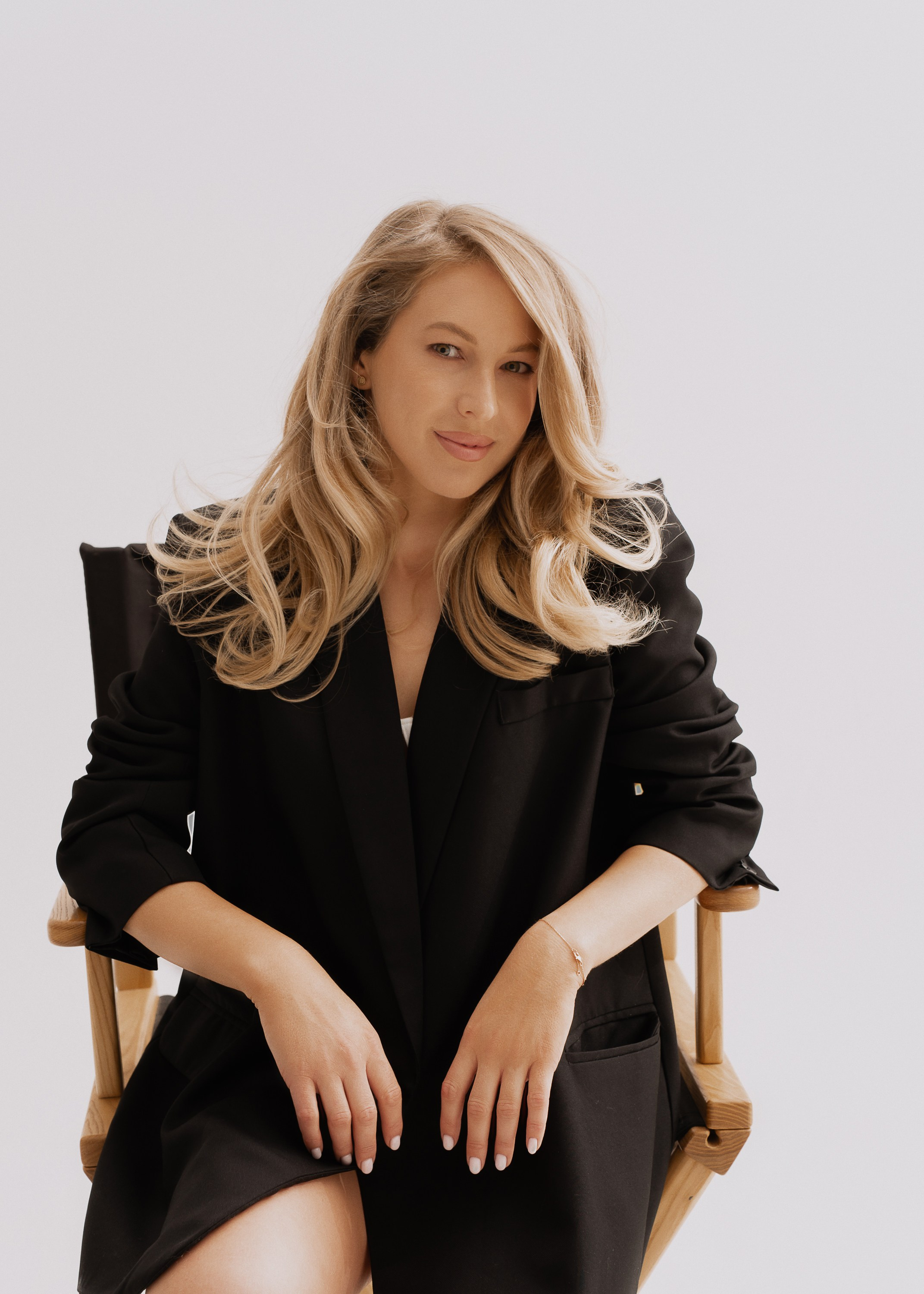 ЮЛЯ. Женский портрет