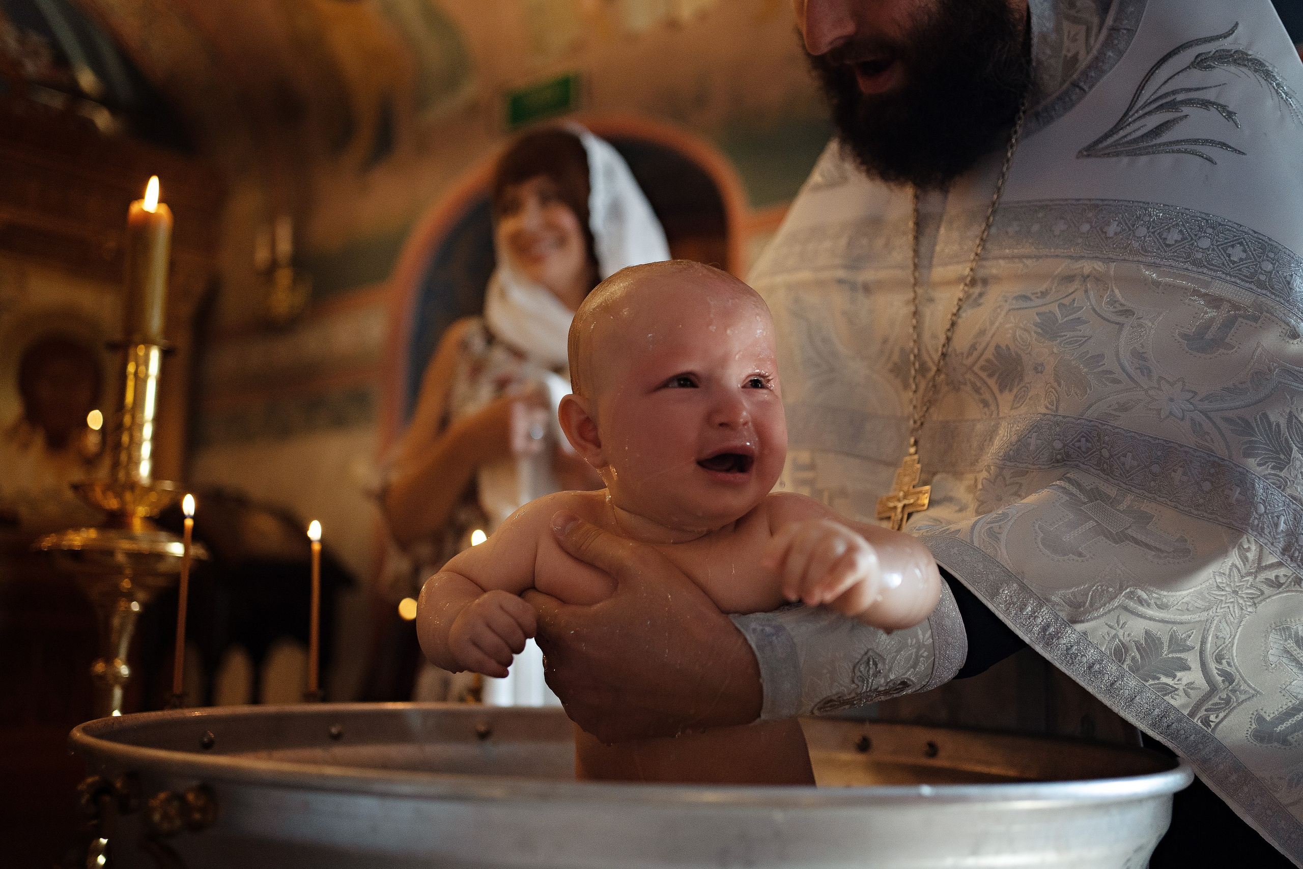 Таинство Крещения в храме Воскресения Христова дер. Поповка г. Москва. Семейный и детский фотограф в Москве Екатерина Офицерова