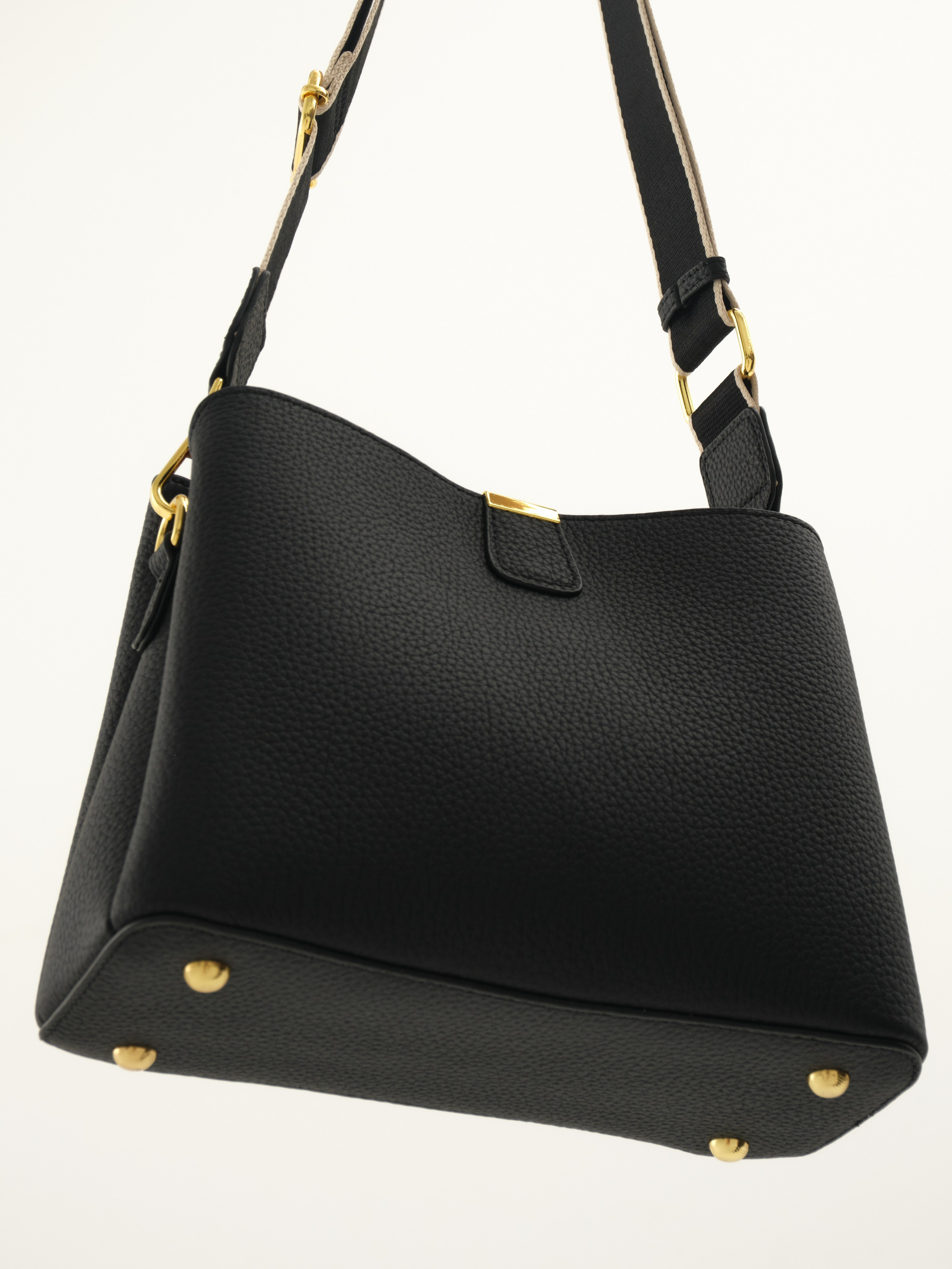 Съемка для маркетплейса, сумки / фотоаппарат. Привет) Меня зовут Анита и я фотограф из Сургута