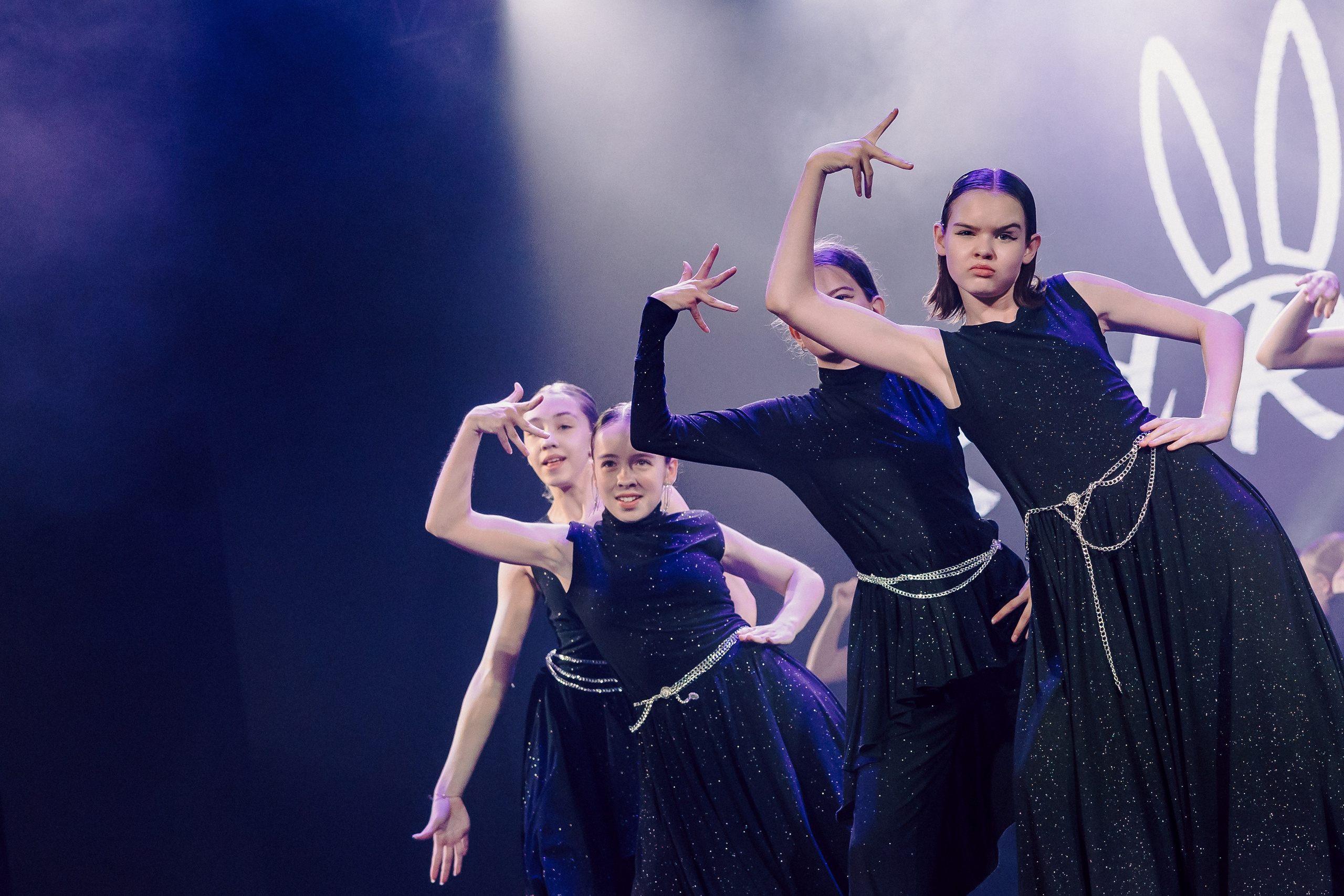 Отчётный концерт танцевальной школы «Red Rabbits» 2025. Лёшка Варзегов — фотограф