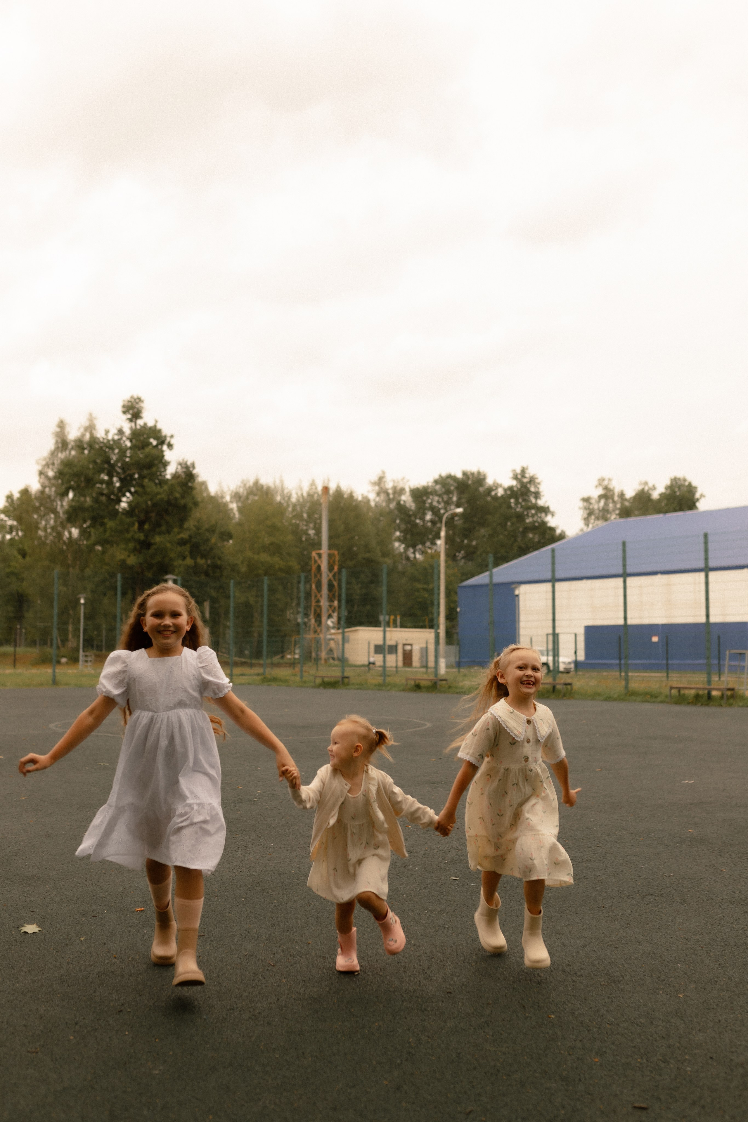 Мама Алина, Маша, Дина и Анечка. Фотограф Татьяна Семенова