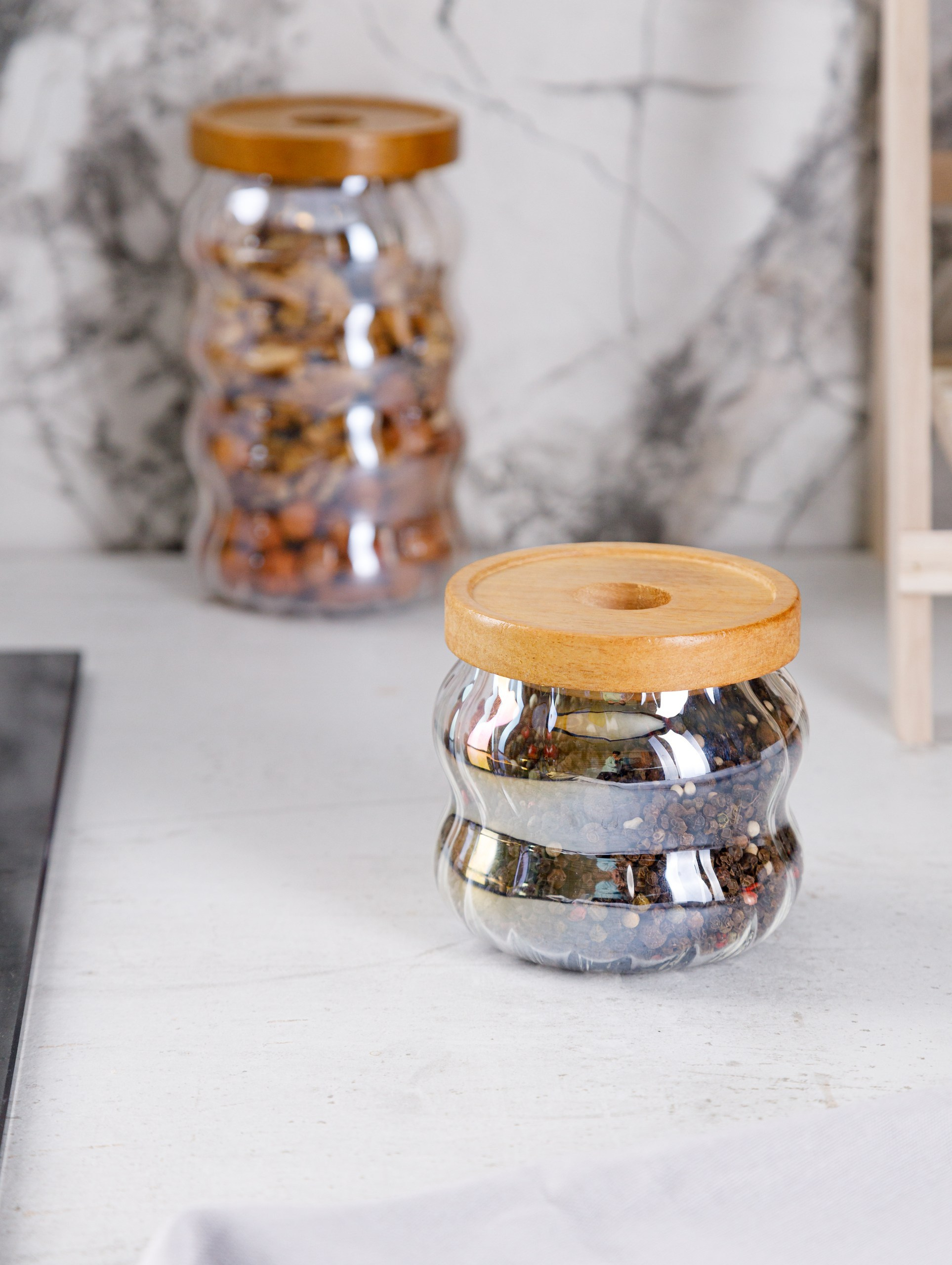 Стеклянные банки и стаканы. Студия коммерческой съемки ХВОЯ